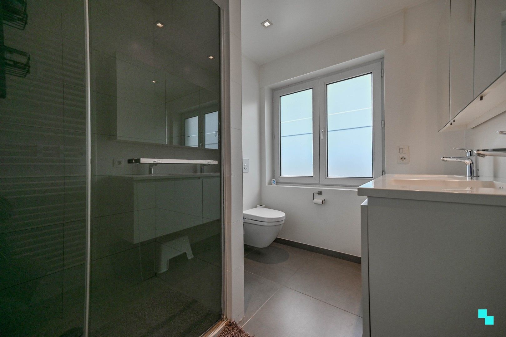 Recent gerenoveerde gezinswoning te Sint-Eloois-Winkel foto 14