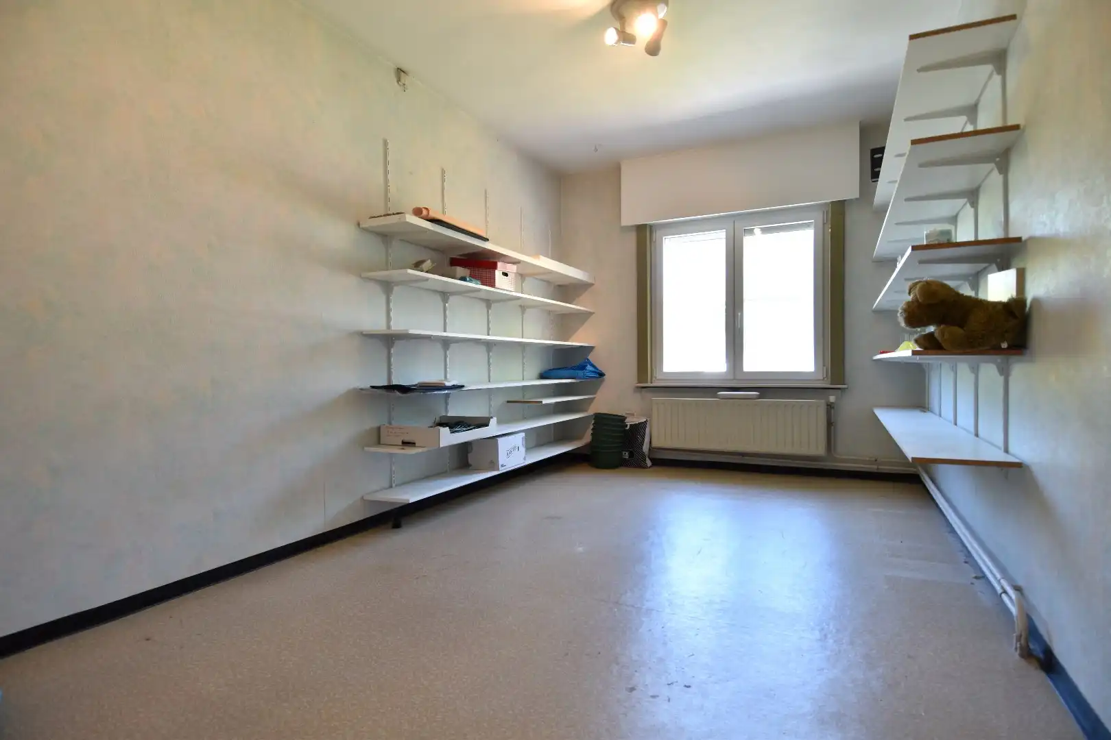 HOB met 4 slaapkamers, tuin en een inpandige garage te koop in Gullegem foto 11