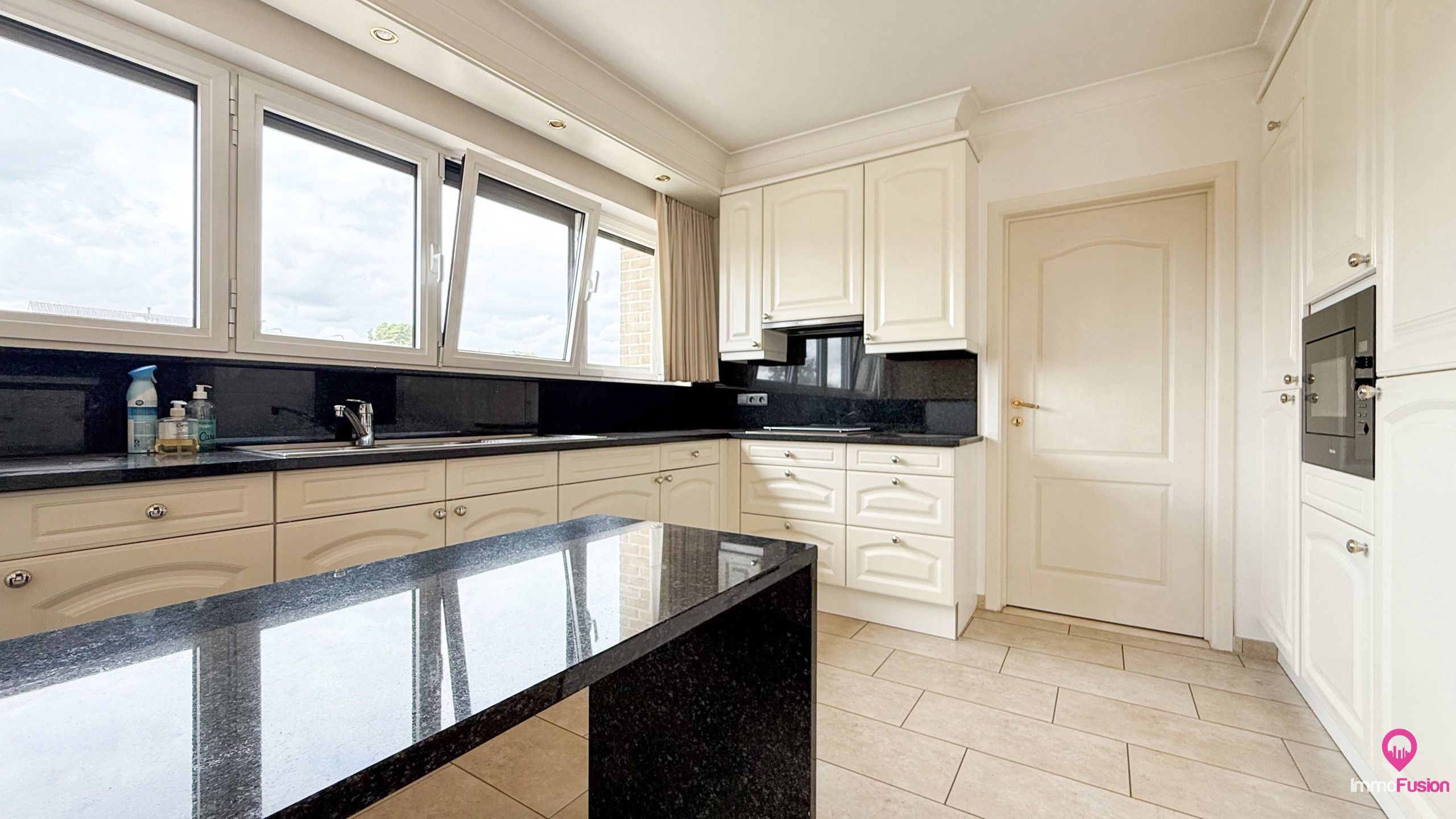 Lichtrijk appartement met zonnig terras, garage en 2slpk! foto 9