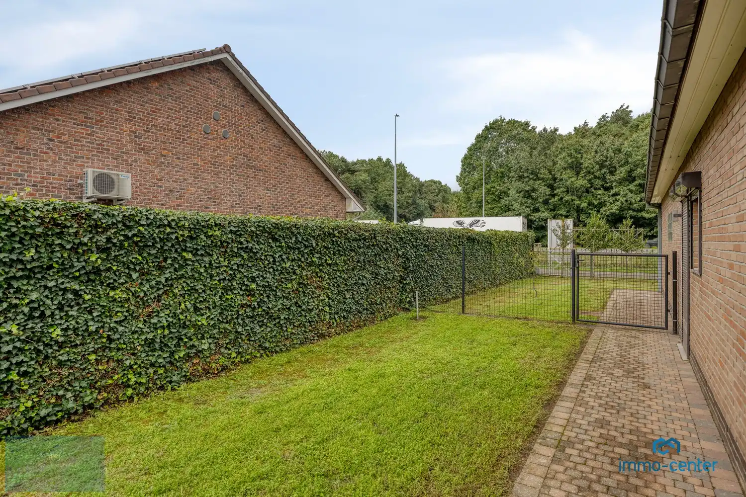 Ruime vrijstaande woning met 4 slaapkamers en grote tuin foto 23