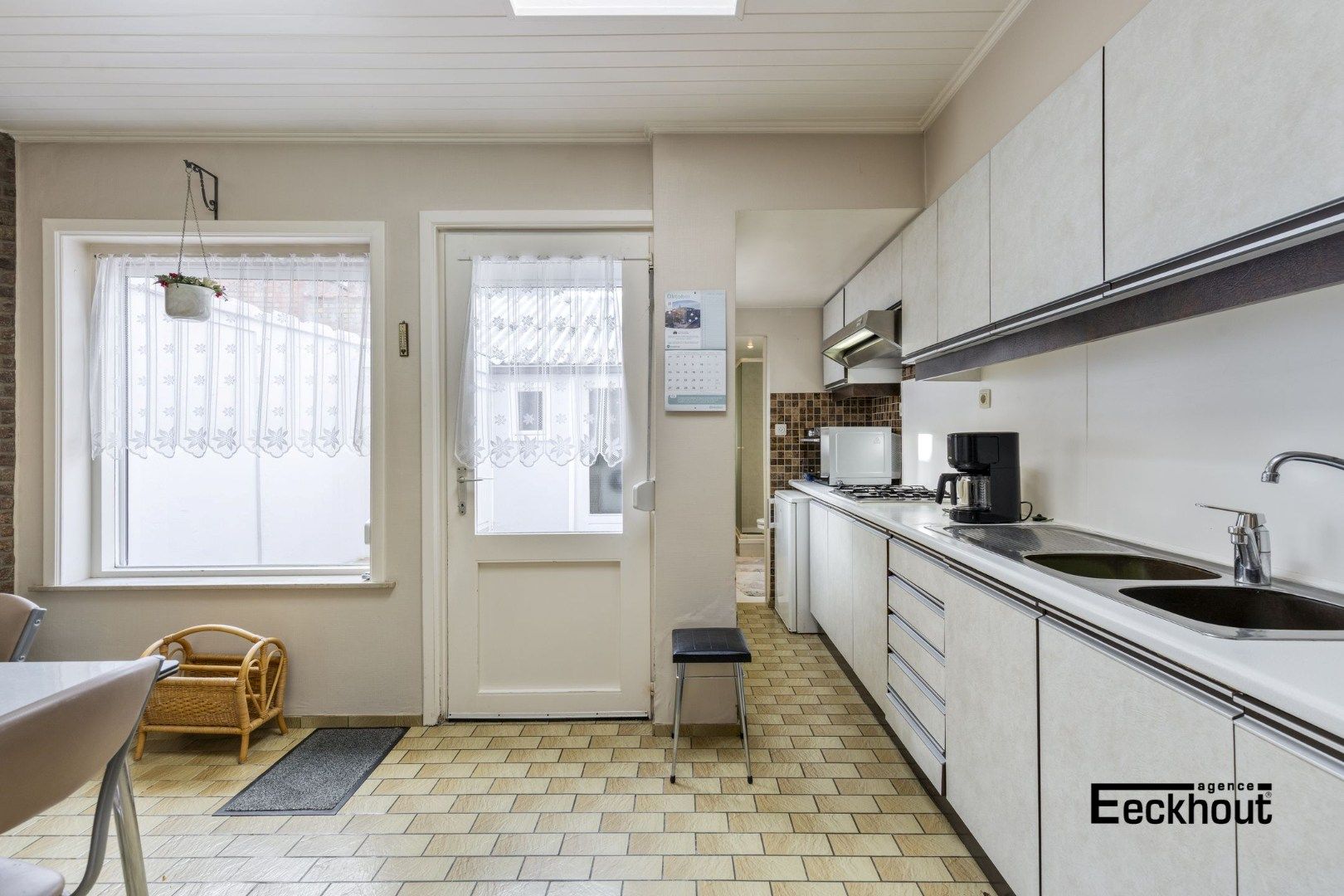 Zeer verzorgde rijwoning op een gunstige ligging te Oostende! foto 7