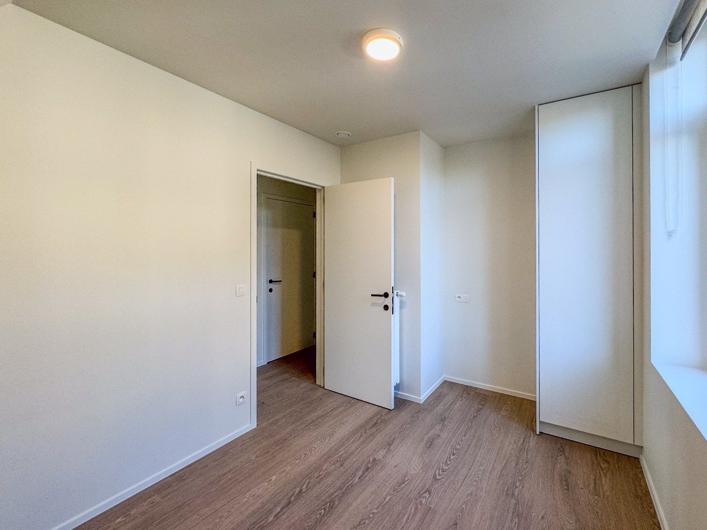 Ruim appartement met 2 slaapkamers en terras in het centrum. foto 23