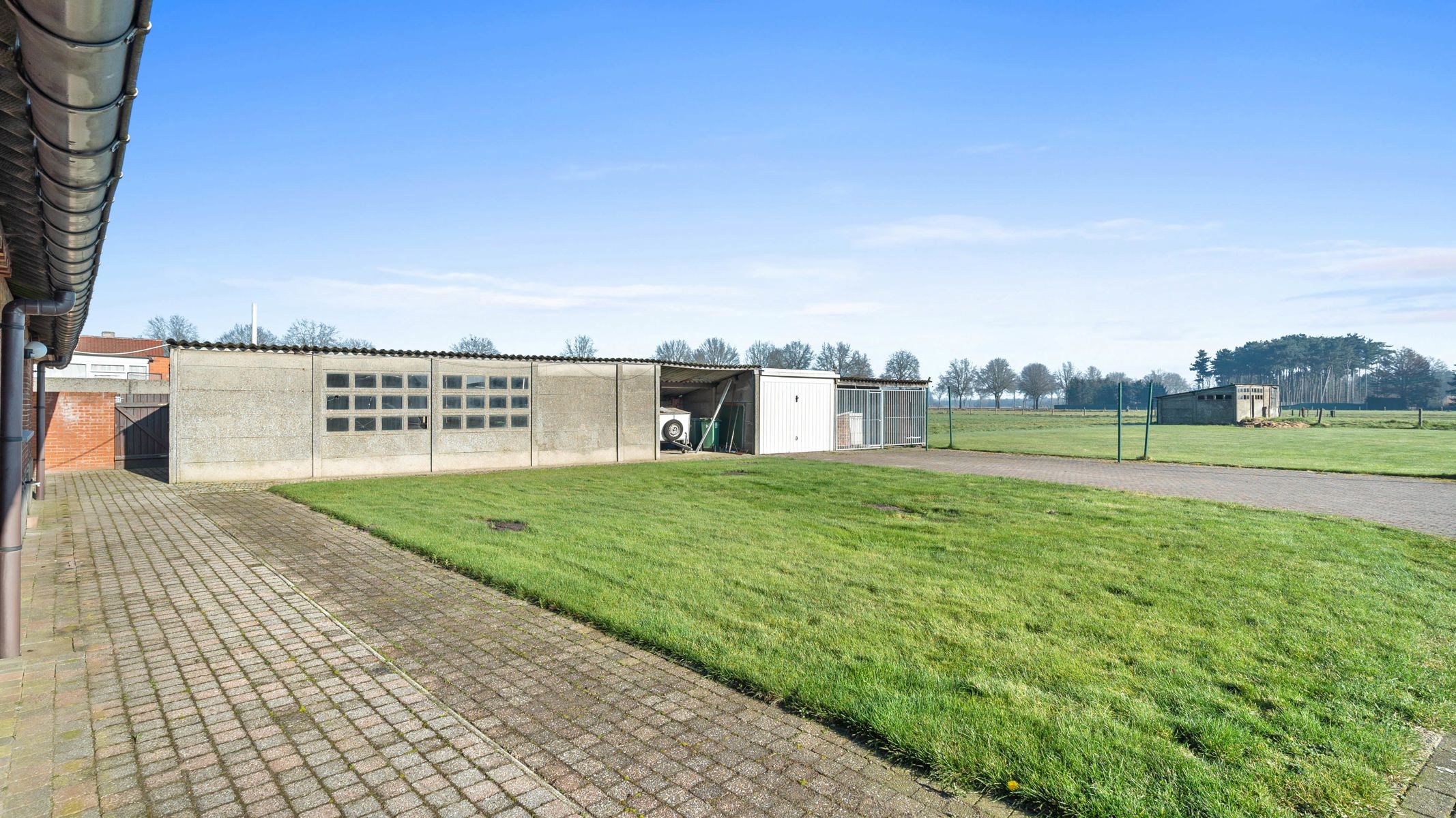 Te renoveren woning met vrij zicht over weilanden foto 25