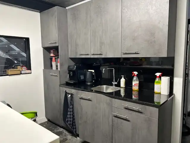 INSTAPKLARE BEDRIJFSUNIT MET KANTOOR EN SANITAIR foto 4