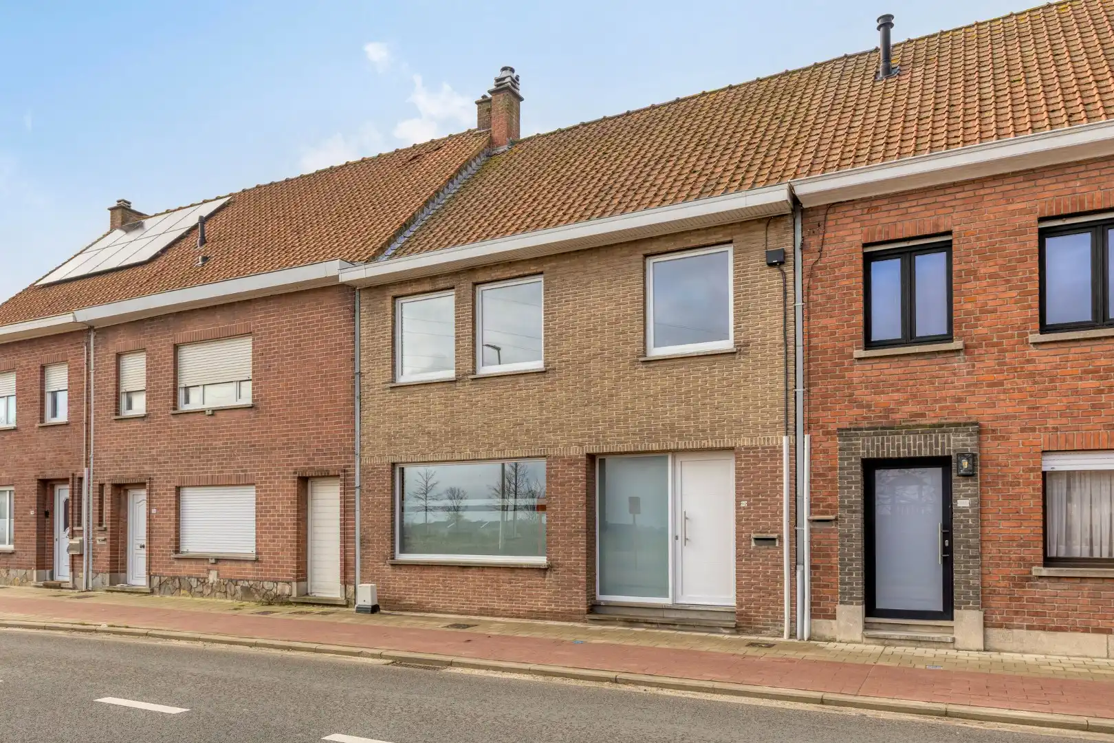 Kloeke woning met tuin en grote garage! foto {{pictureIndex}}
