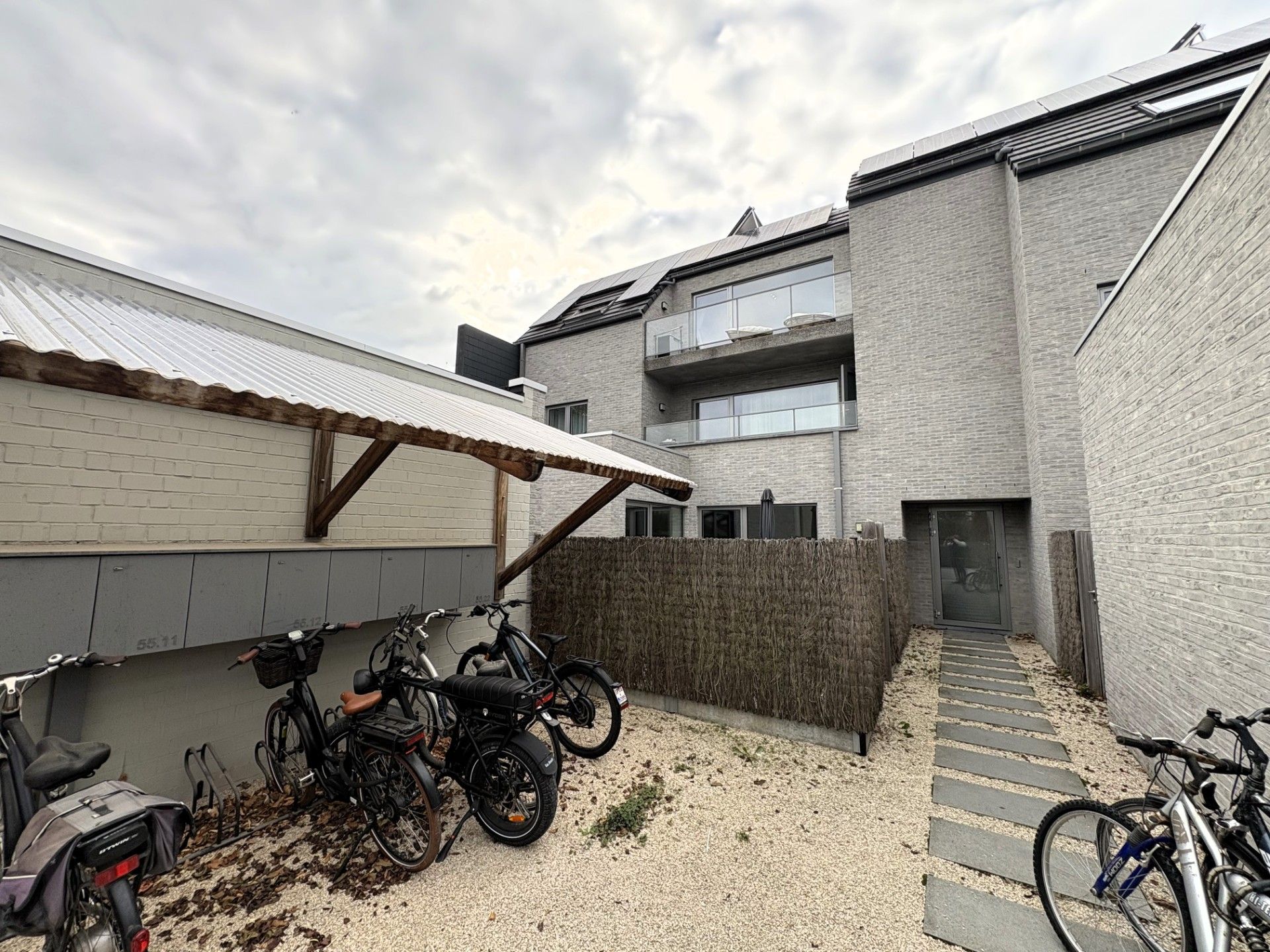 Schitterend onderhouden appartement met 2 slaapkamers foto 13