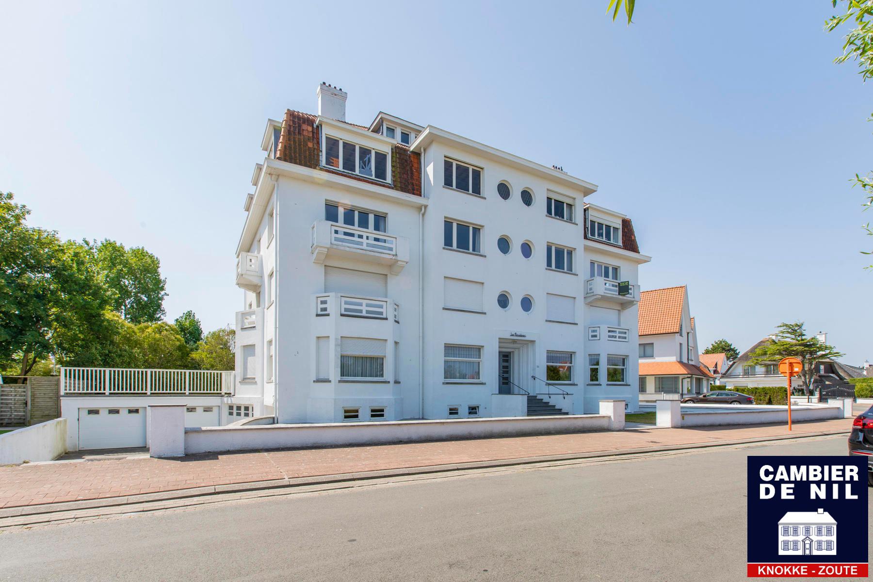 Volledig gerenoveerd appartement met frontaal meerzicht foto 19