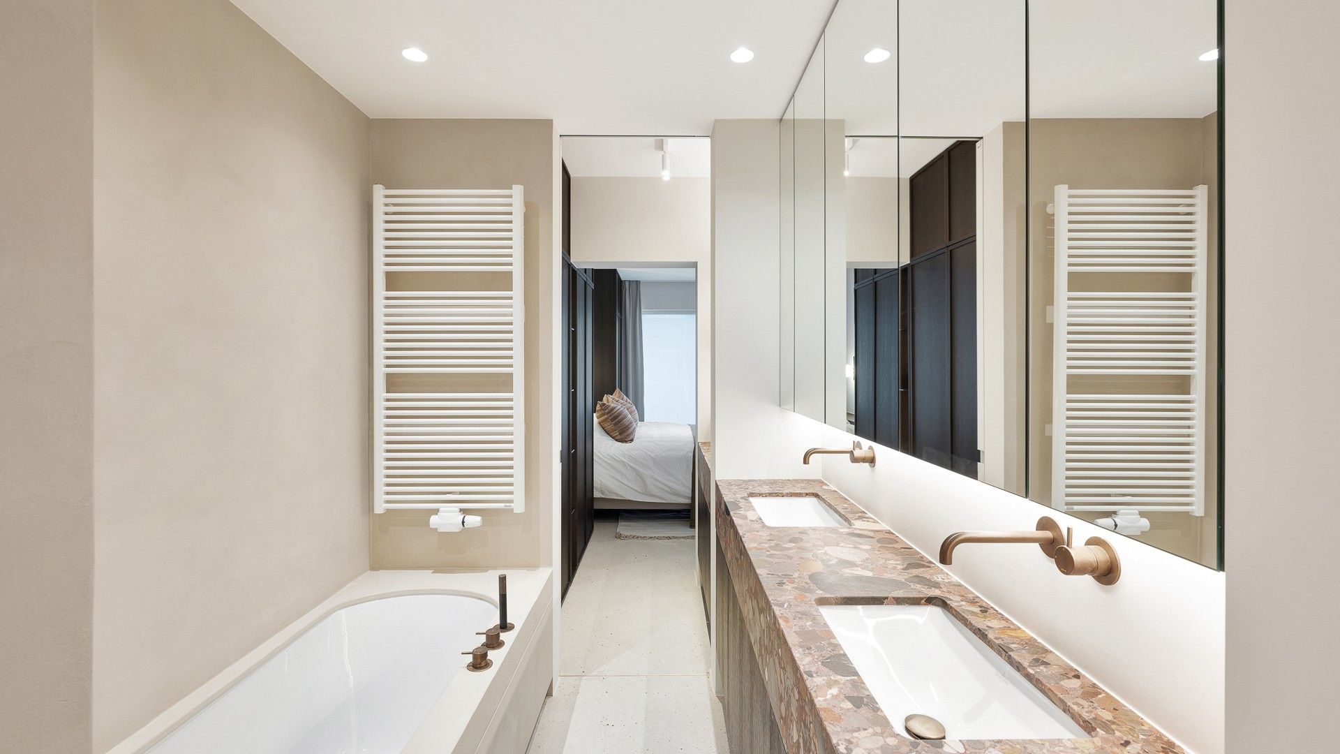 Prachtig 3 slaapkamerappartement Zeedijk-Het Zoute met frontaal zeezicht foto 13