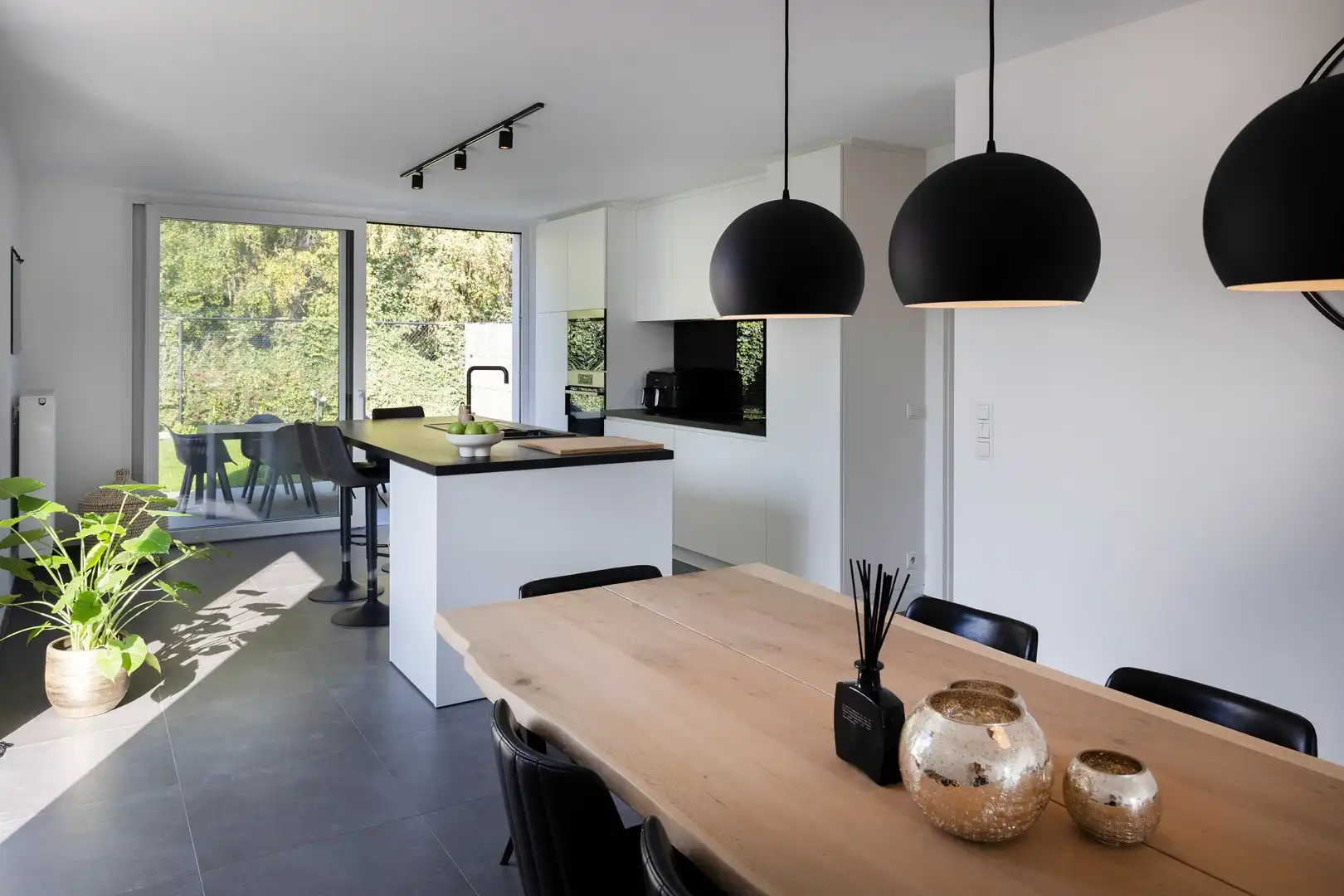 Zeer verzorgde, instapklare woning met 4 slaapkamers. foto 3