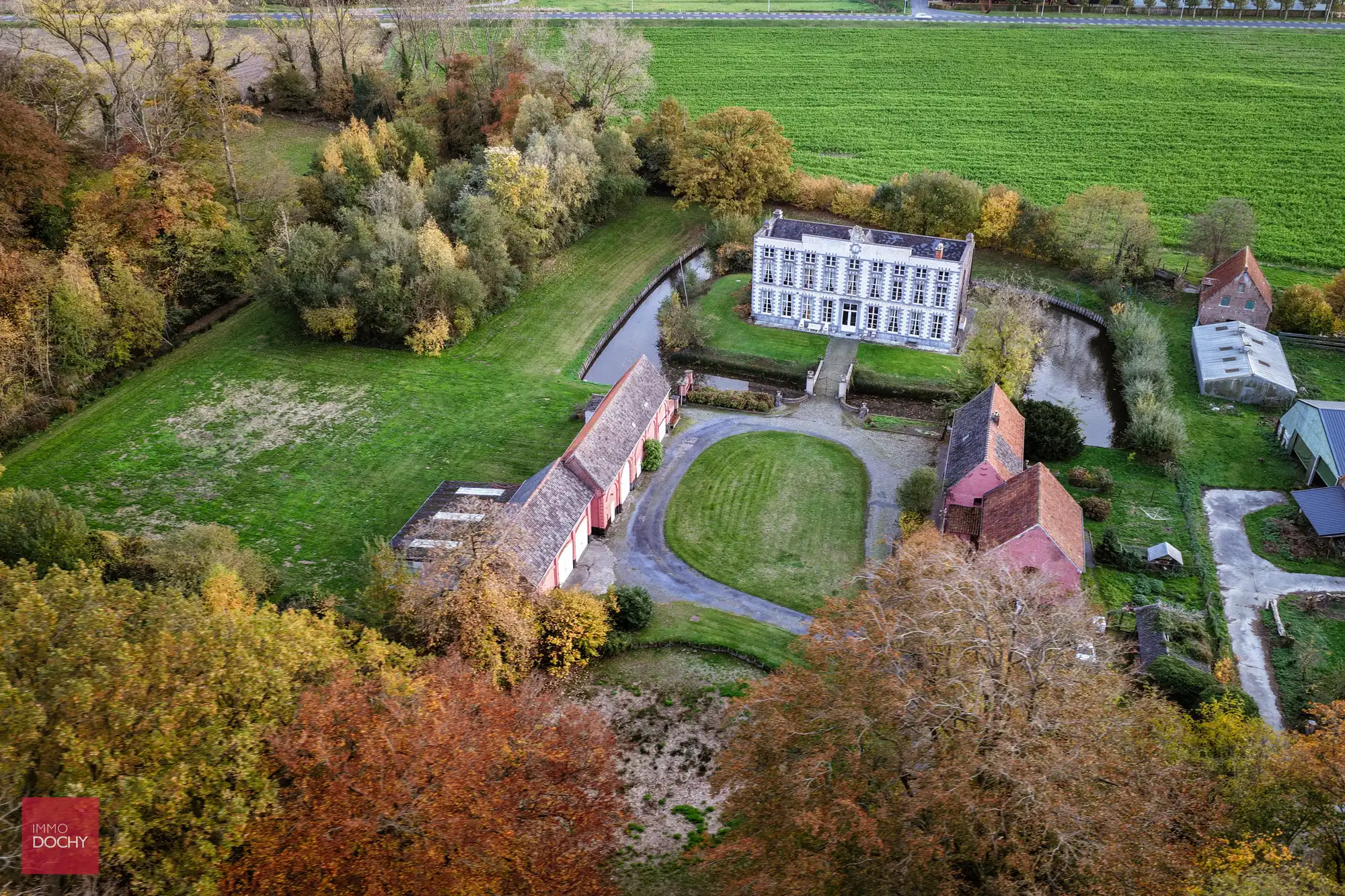 Omwald kasteeldomein op ca. 4,4ha foto 3