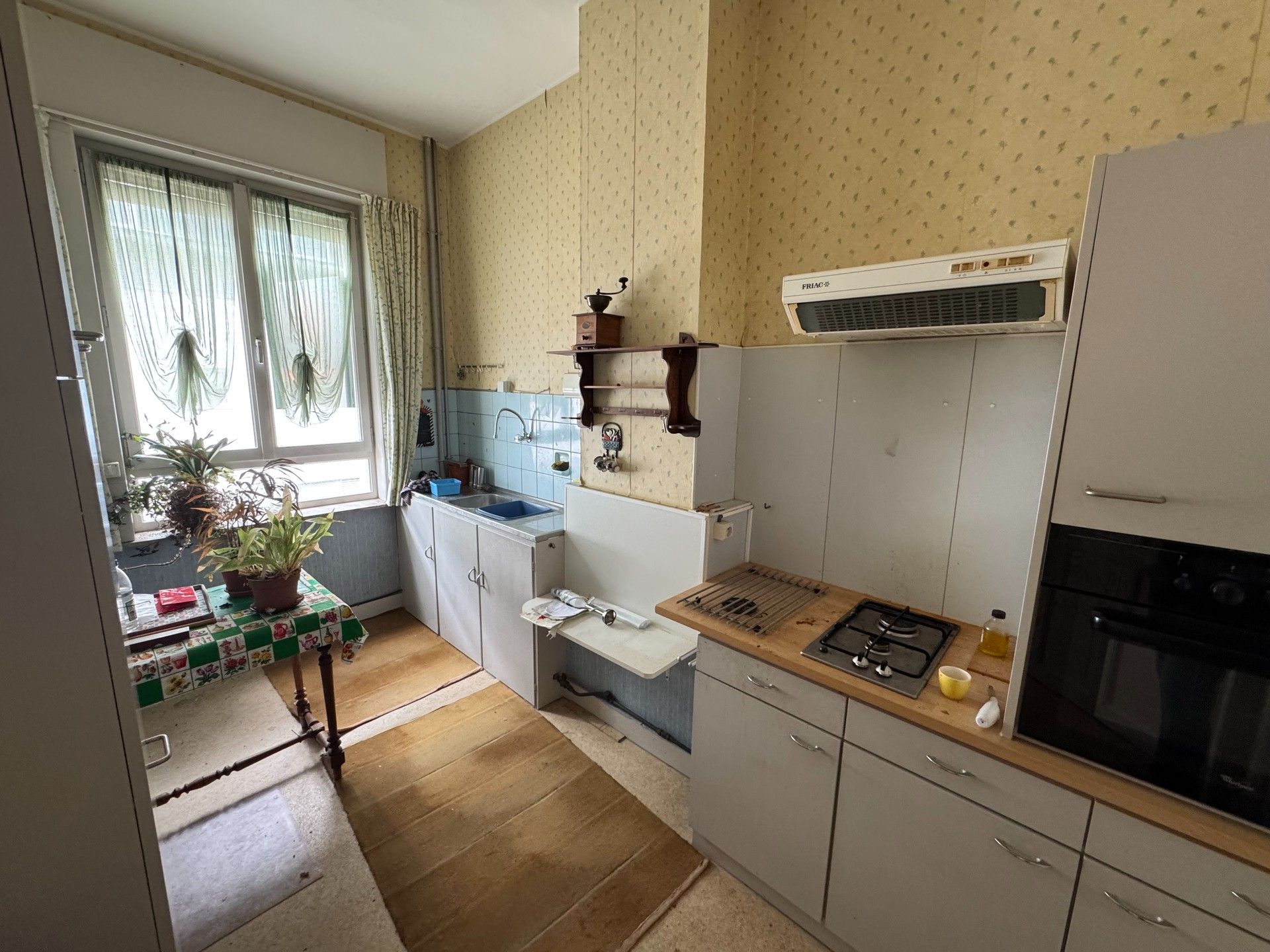Te renoveren twee woonst te koop gelegen te Oostende. foto 6