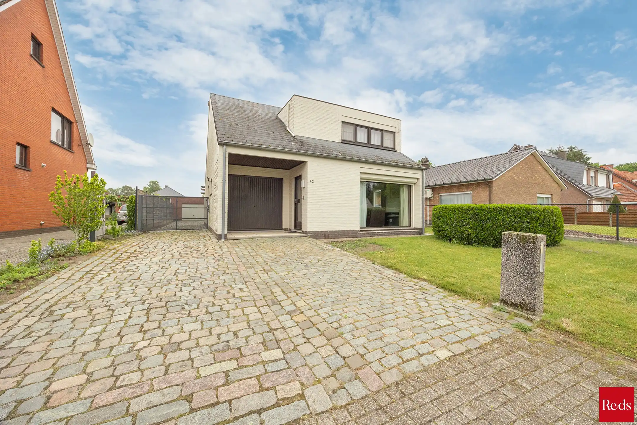 Open bebouwing met tuin en garage foto 30