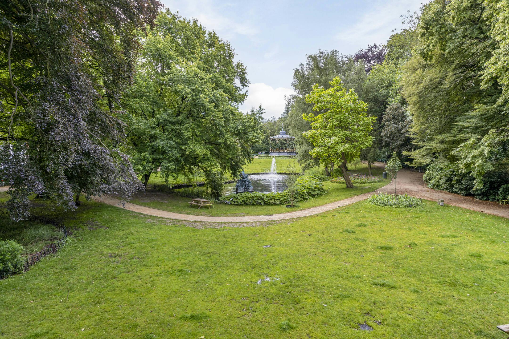 Ruim, lichtrijk appartement met twee slaapkamers te koop in Brugge foto 12