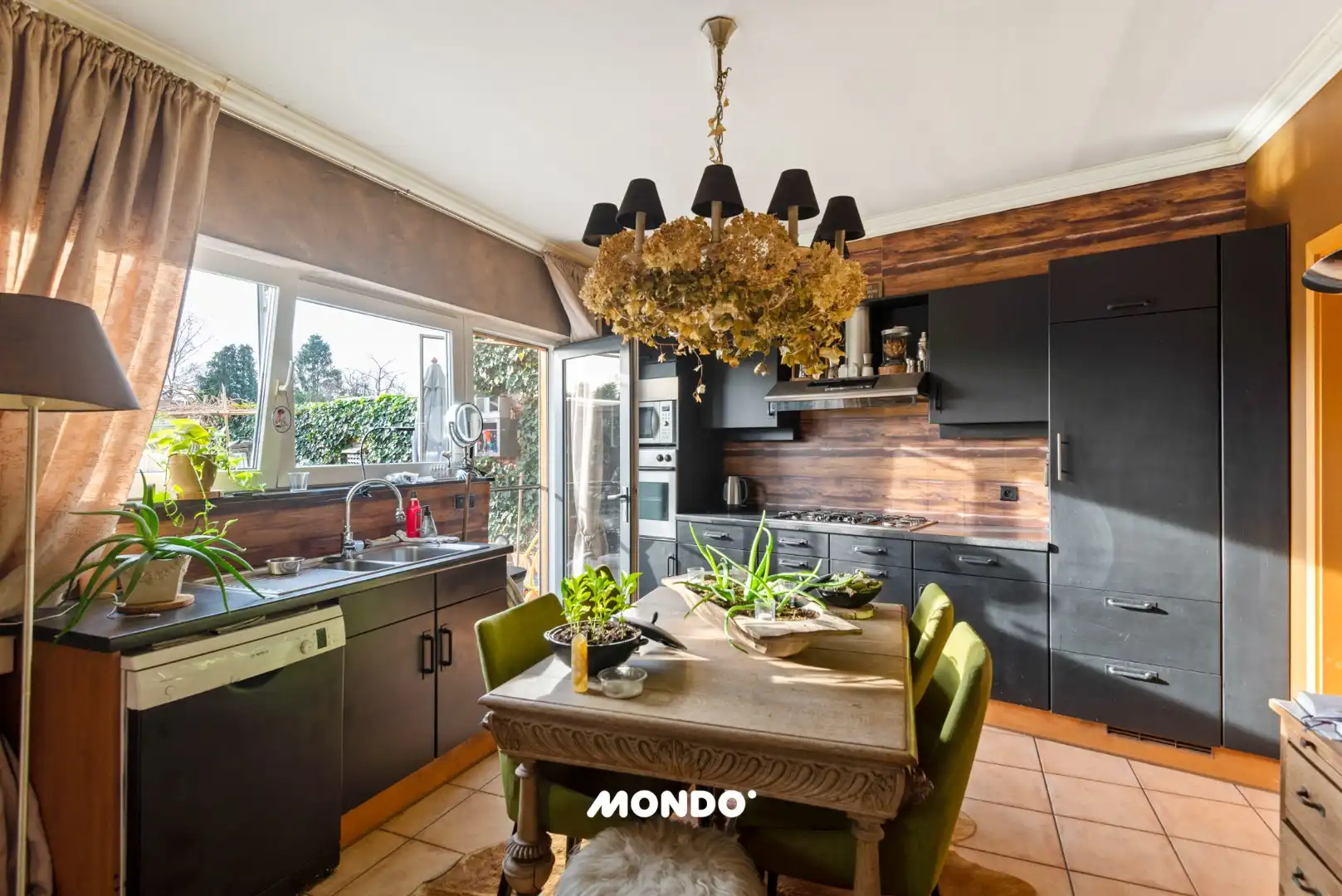 Ruime gezinswoning 4 slaapkamers met tuin, vijver en garage foto 10