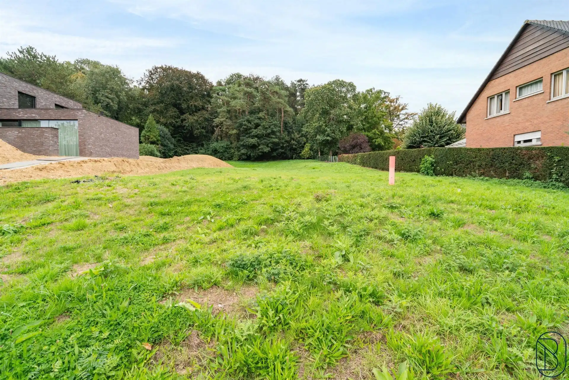 GOED en COMMERCIEEL gelegen BOUWGROND voor VILLA! foto {{pictureIndex}}