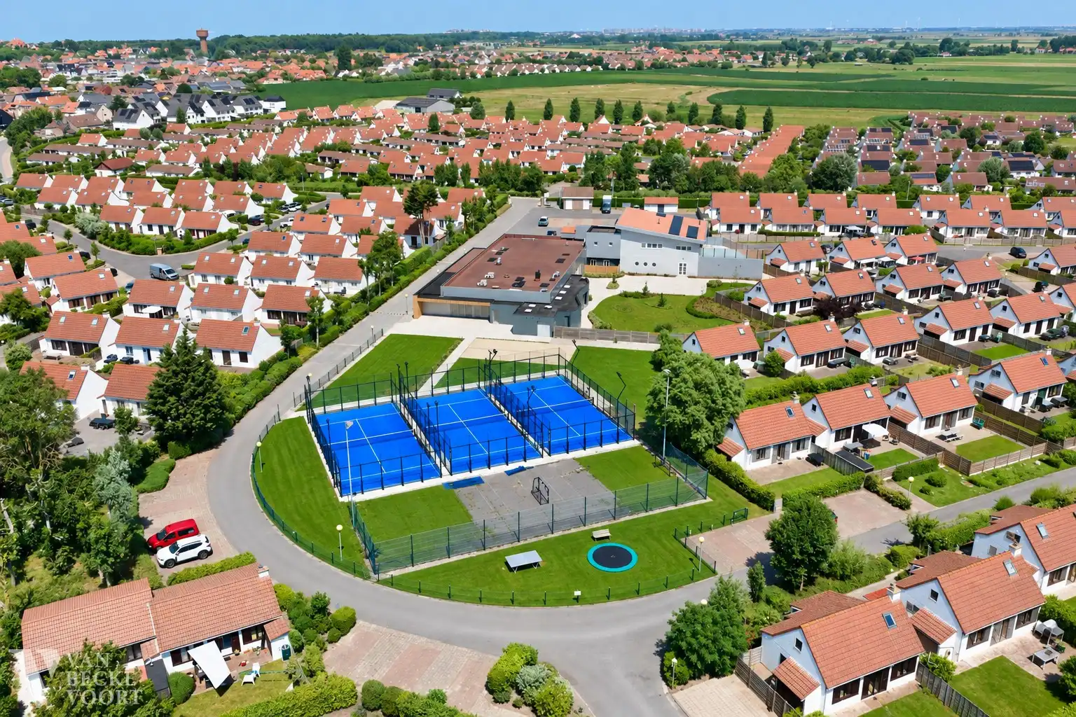 Exclusief veelzijdig padel- en horecaconcept foto {{pictureIndex}}