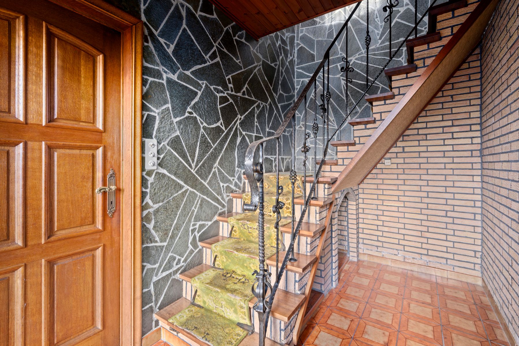 Ruime woning met een perceeloppervlakte van 2.142 m²! foto 8