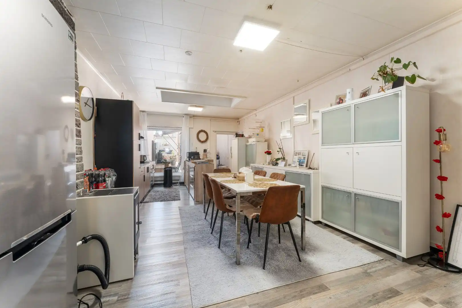 Centrale rijwoning met drie slaapkamers en terras in hartje Roeselare foto 5