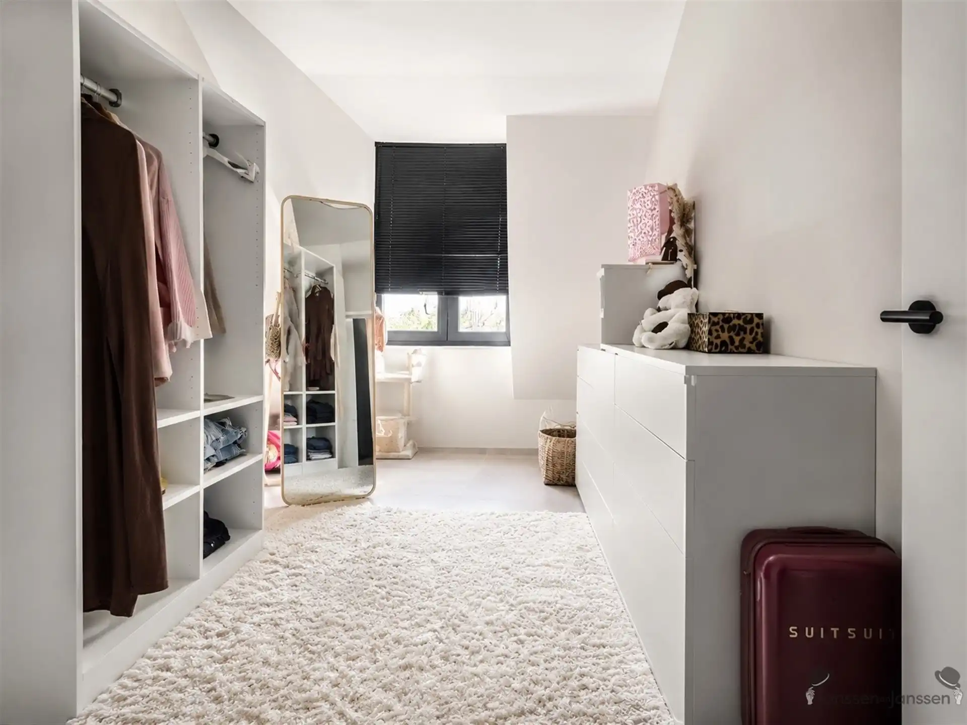 Dak appartement( 101m²) met 2 slaapkamers, terras, ondergrondse staanplaats met berging, centrum Gelrode. foto 7