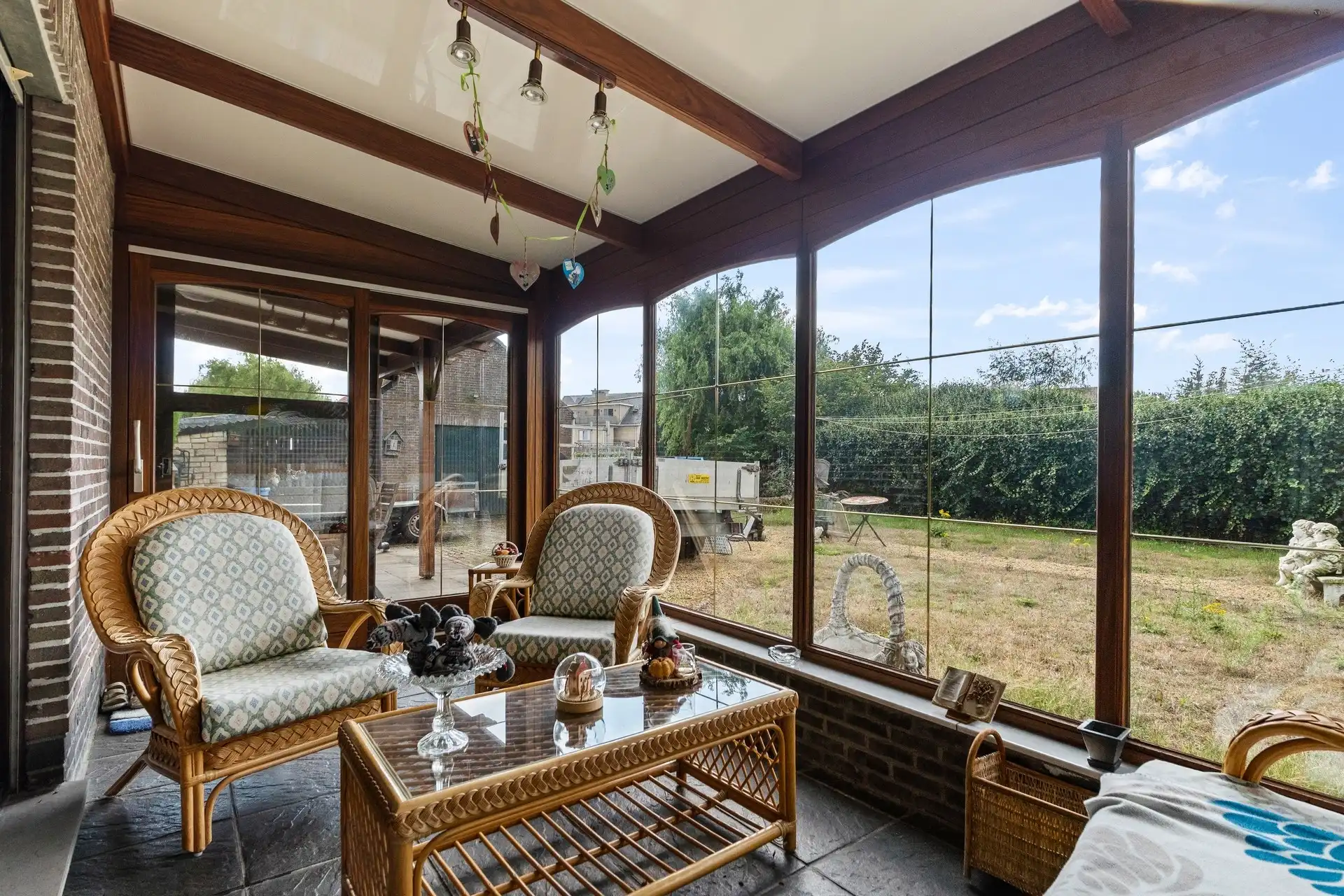 Bungalow op een rustige locatie met enorm veel potentieel foto 8