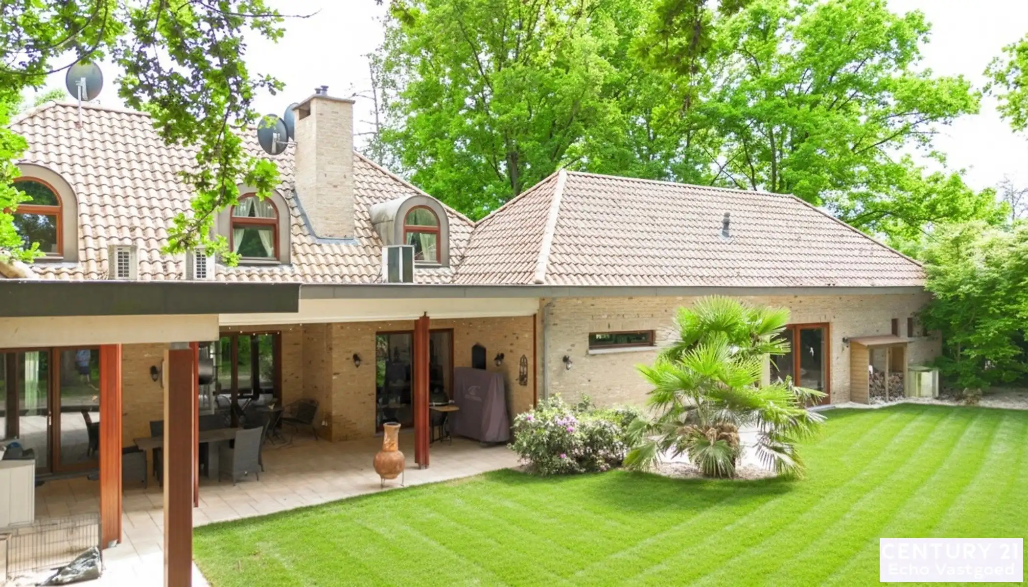 Royale villa met 5 slpks, 4 badks, garage en binnenzwembad foto 15