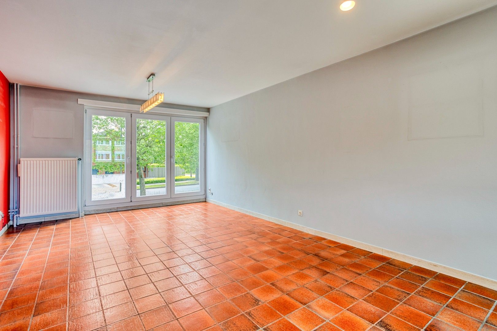 Op te frissen woning met kantoorruimte en garage te Sint-Michiels foto 10