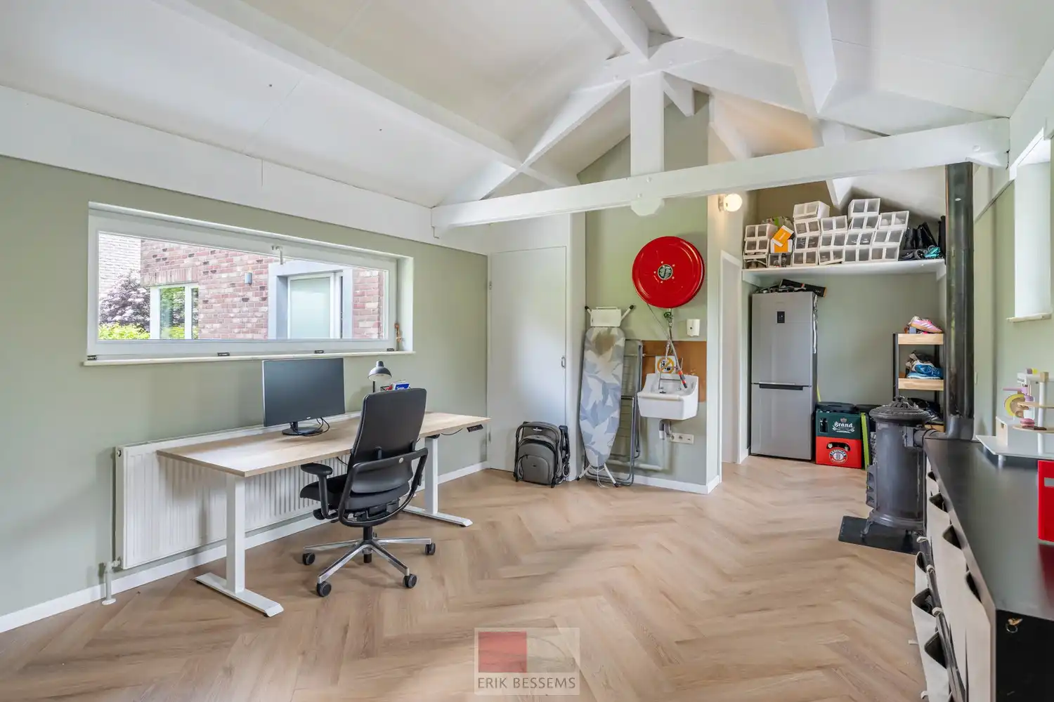 Instapklare gezellige vrijstaande woning met een woonopp. van circa 185 m2 op een perceel van 17a53ca foto 26