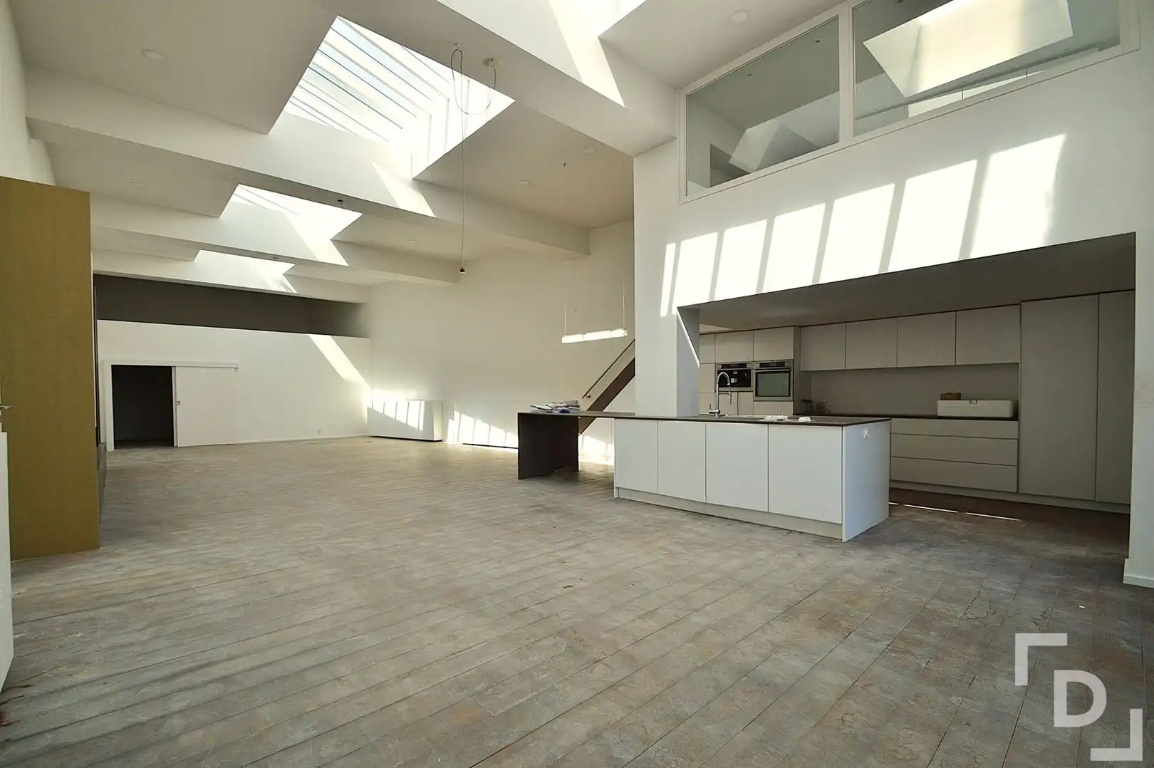 Exclusieve en ruime loft te koop in het hart van Ieper. foto 9