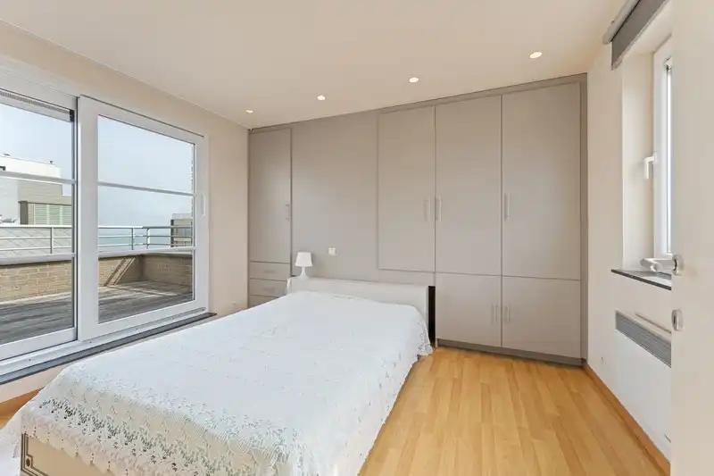 RECENT  EN CENTRAAL GELEGEN PENTHOUSE APPARTEMENT  MET  2 SLAAPKAMERS TE KOOP foto 7