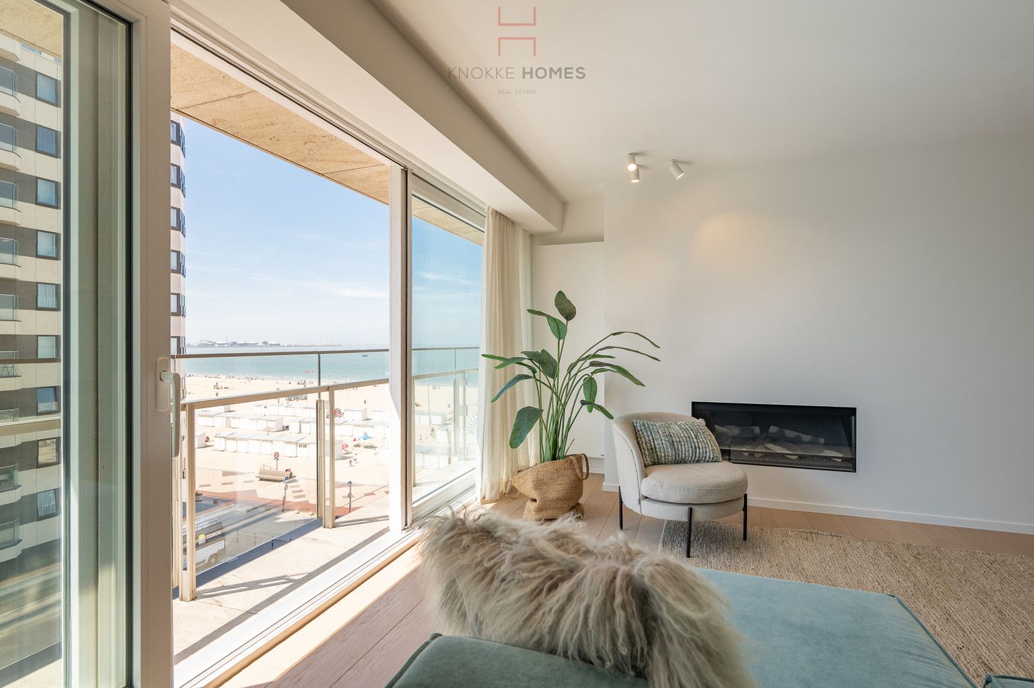 Prachtig gerenoveerd appartement met een mooi zijdelings zeezicht in Duinbergen foto {{pictureIndex}}