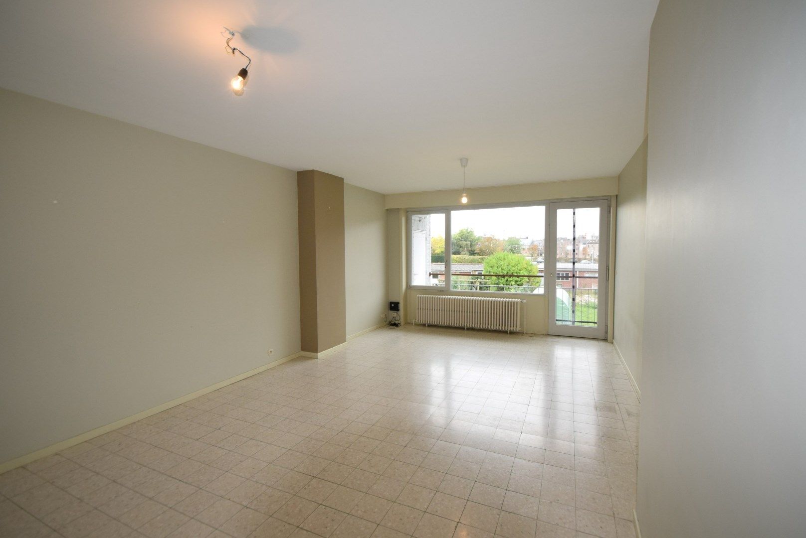Centraal gelegen appartement met 2 slaapkamers foto 4