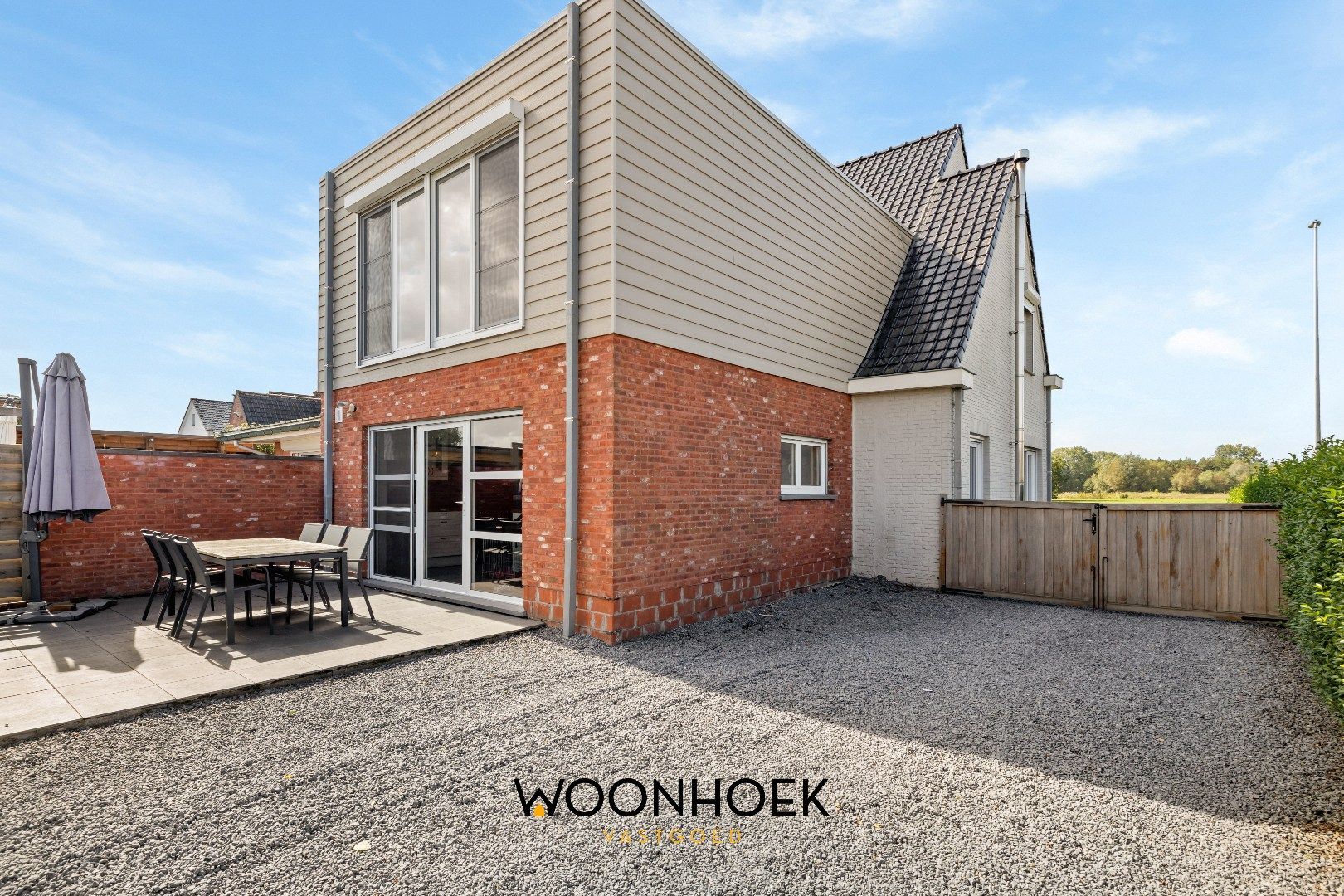 Ruime 4 slaapkamer woning met fraai aangelegde tuin te Lokeren!  foto 26
