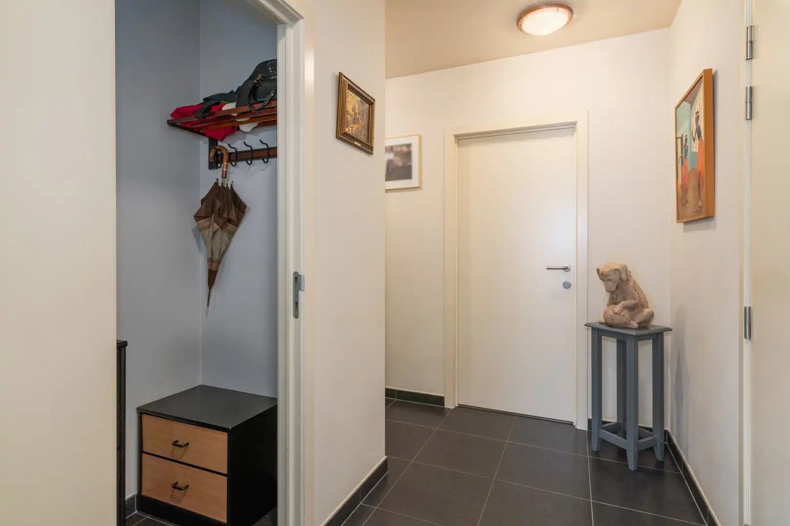 Gelijkvloers 2 slaapkamer appartement met tuin en parkeerplaats. foto 6