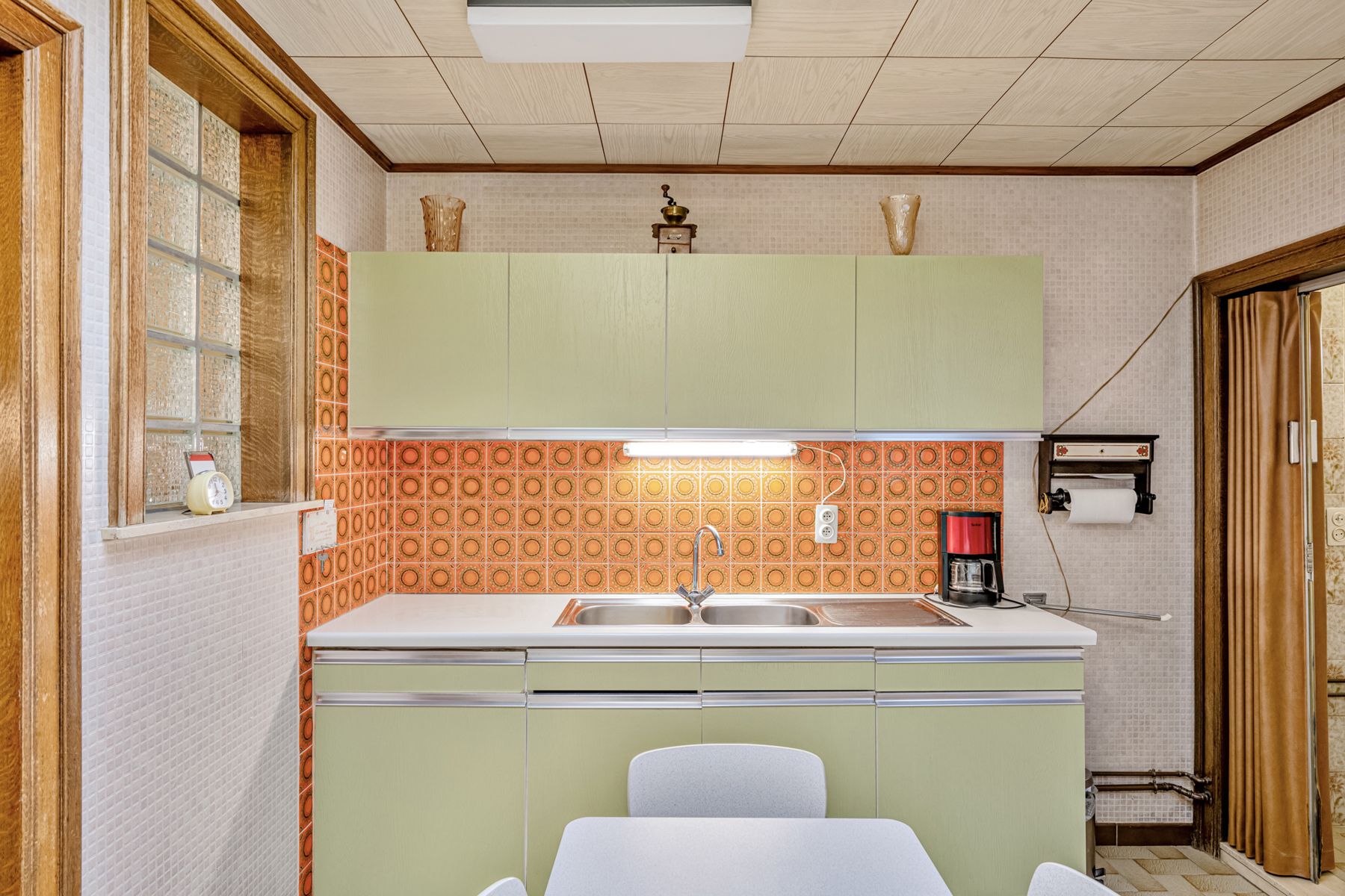 Rustig gelegen te renoveren starterswoning! foto 7