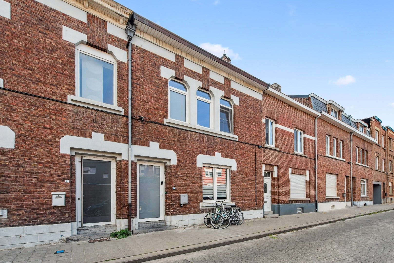 Gezinswoning met 3 slaapkamers en tuin pal in het centrum foto 3