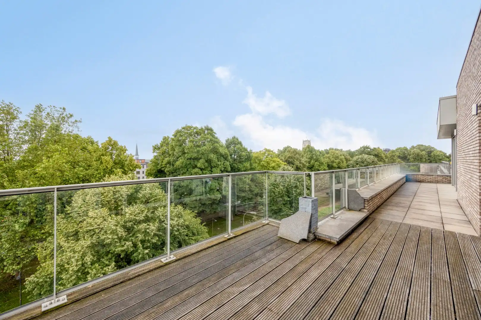 Unieke penthouse met mega-terras en schitterend zicht op de Wallen en de Basiliek van Tongeren foto 21