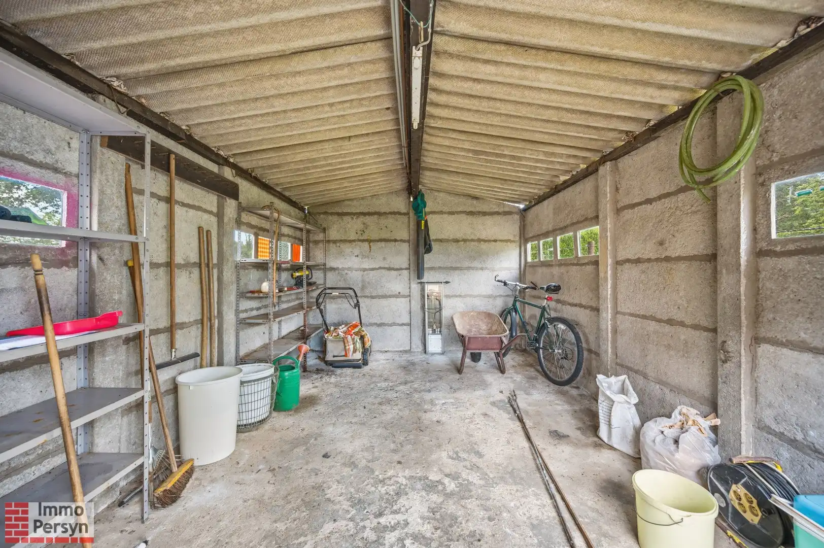 Karaktervolle renovatiewoning met achteruitweg te Messelbroek foto 20