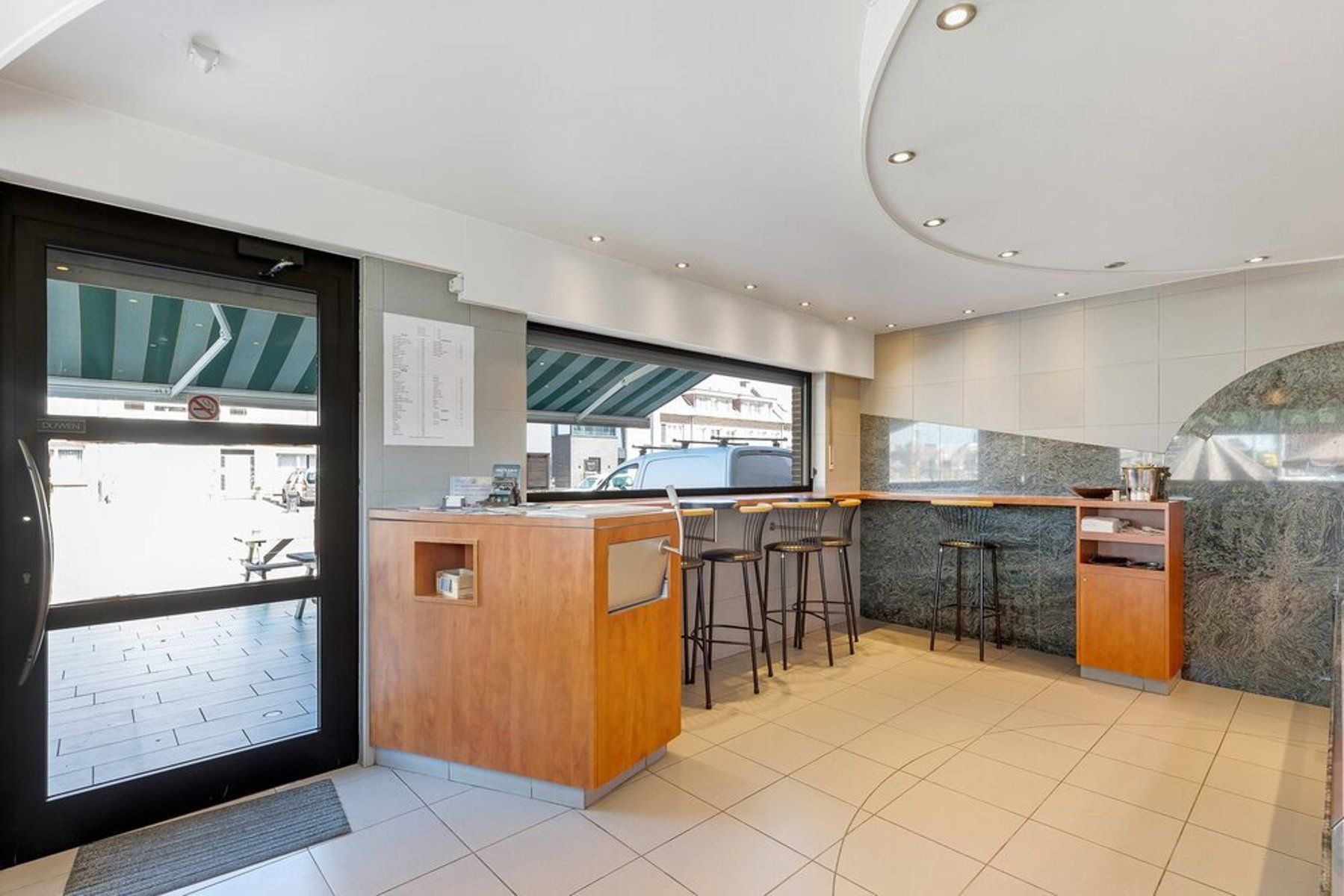 Handelspand met bouwgrond, duplex en parking te koop foto 5