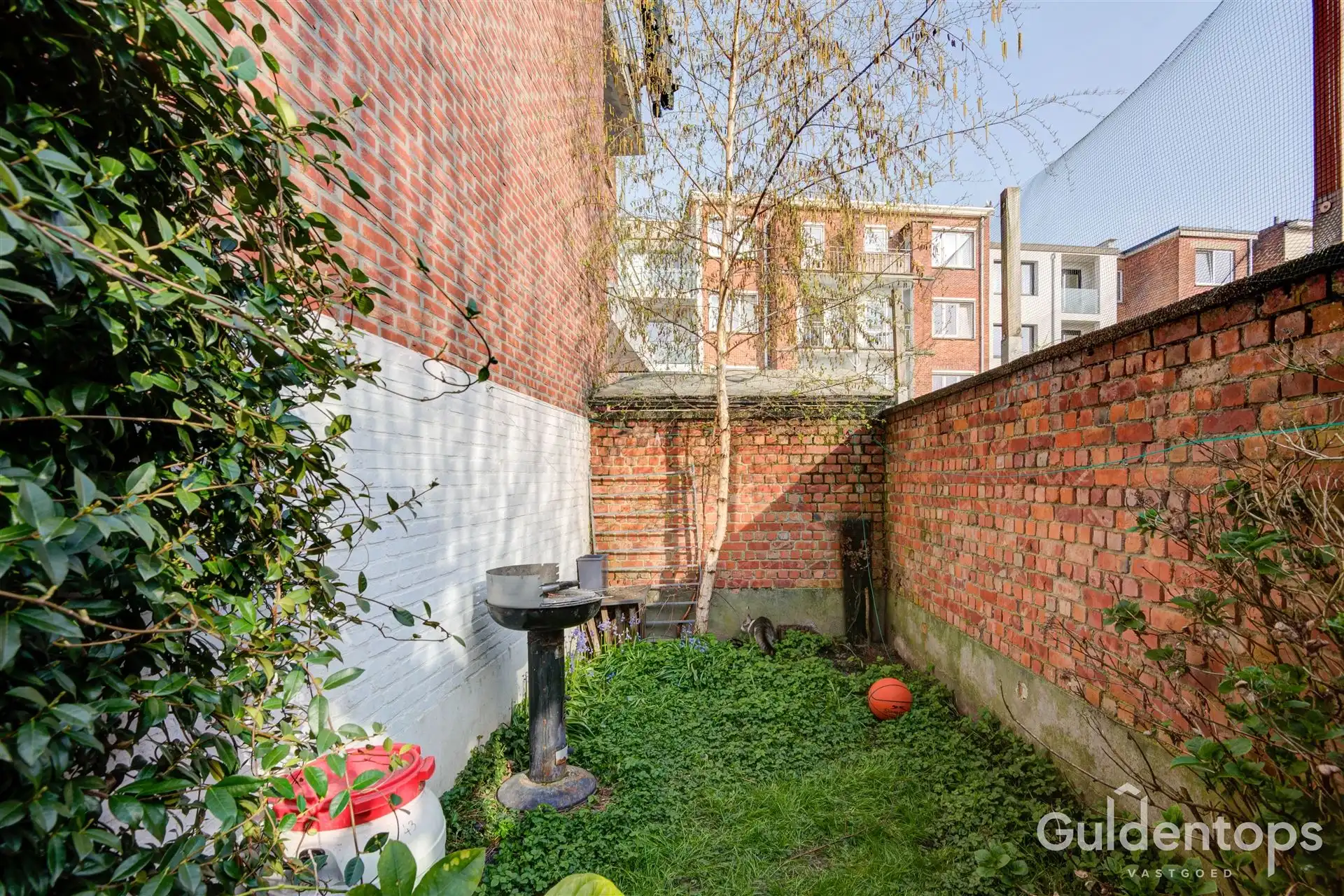 zeer goed gelegen ruim 2 slaapkamerappartement mét tuin foto 20