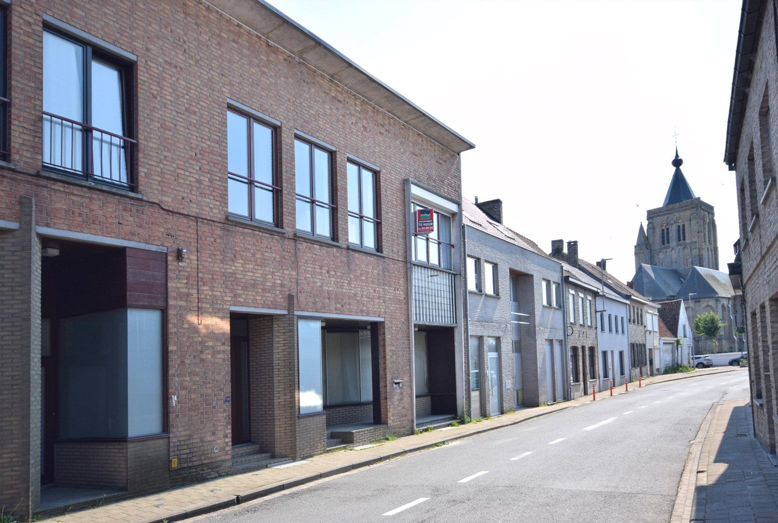 Ruim appartement met zonnig terras in centrum Alveringem foto {{pictureIndex}}