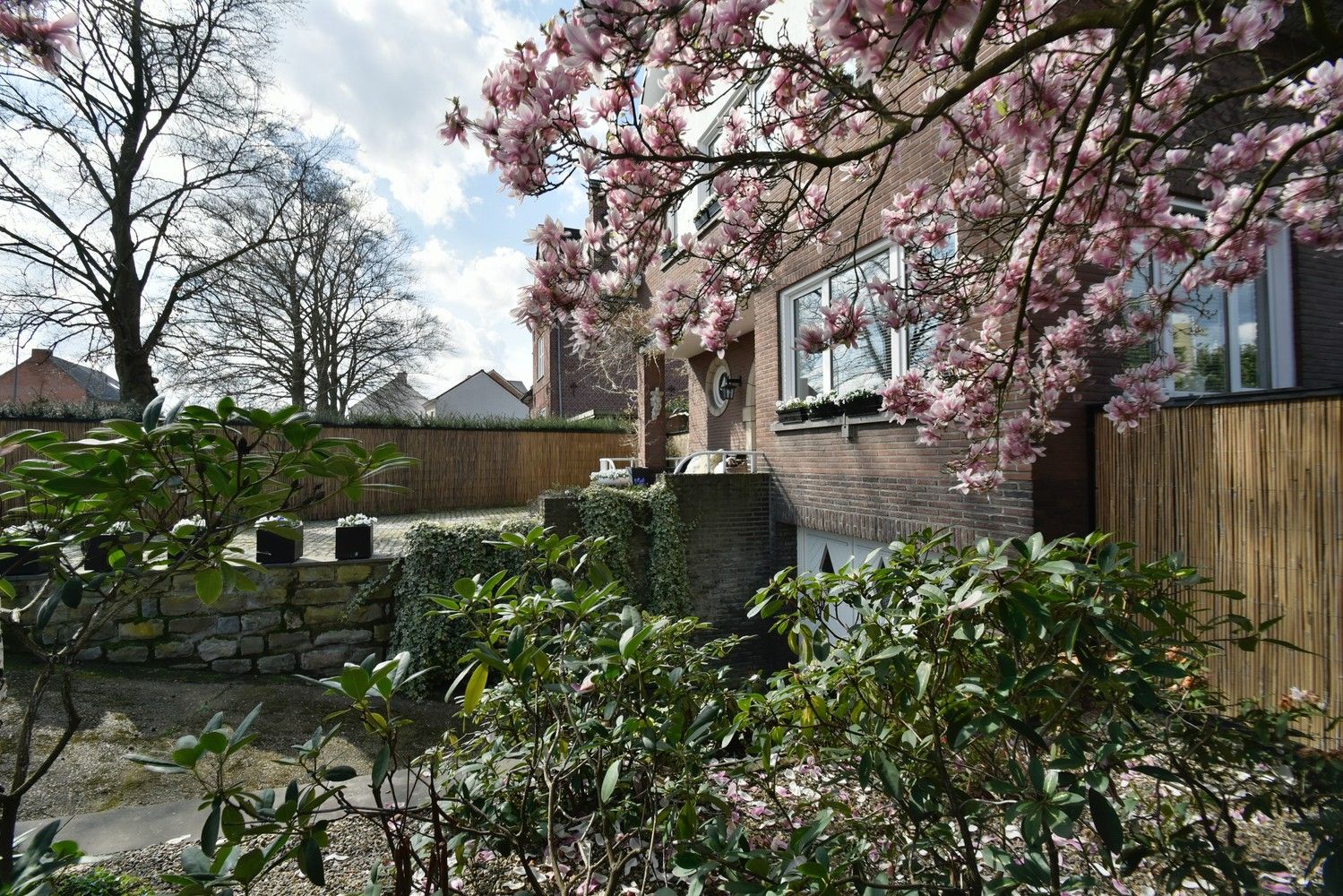 Karaktervolle gemoderniseerde jaren'50 architectenwoning met buitenzwembad op wandelafstand van Lanaken-Centrum foto 40