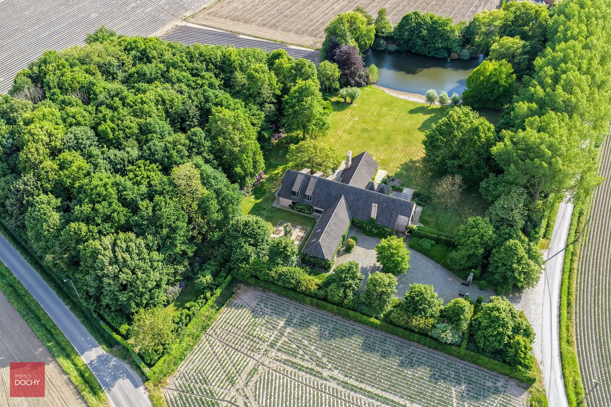 Ruim landhuis in prachtig domein van ca. 2ha foto 2