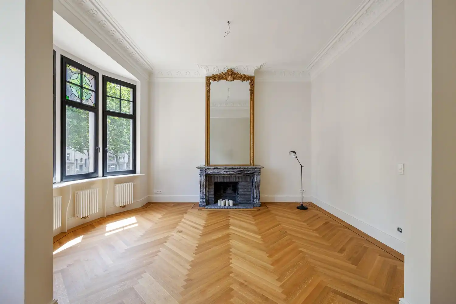 Prestigieuze en totaalgerenoveerde herenwoning (EPC B!) in eclectische stijl met zalige stadstuin op toplocatie aan de Jan Van Rijswijcklaan foto 19