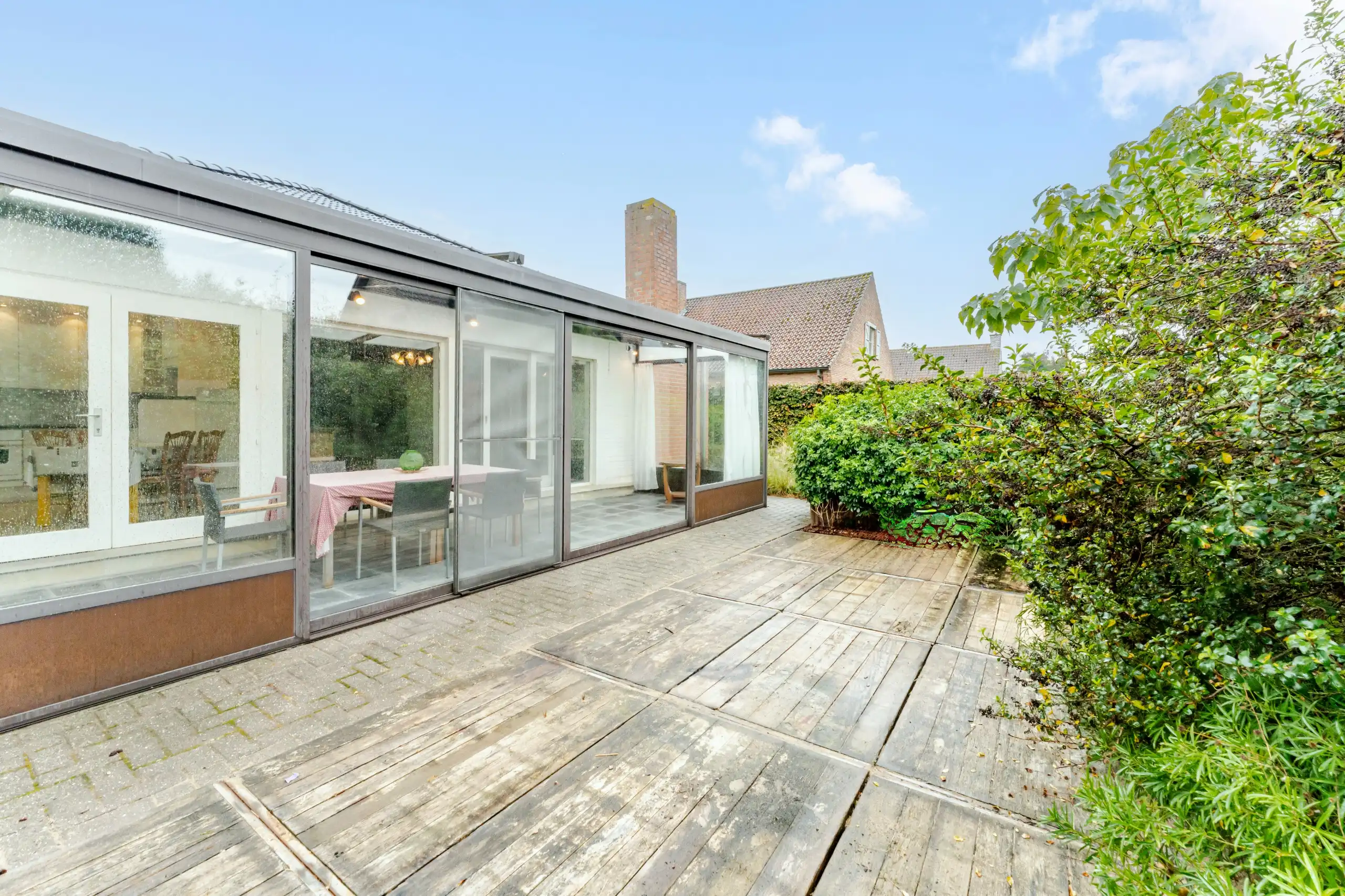 Verzorgde bungalow op 585 m2 met 3 slaapkamers en zonnige tuin nabij het centrum foto 6