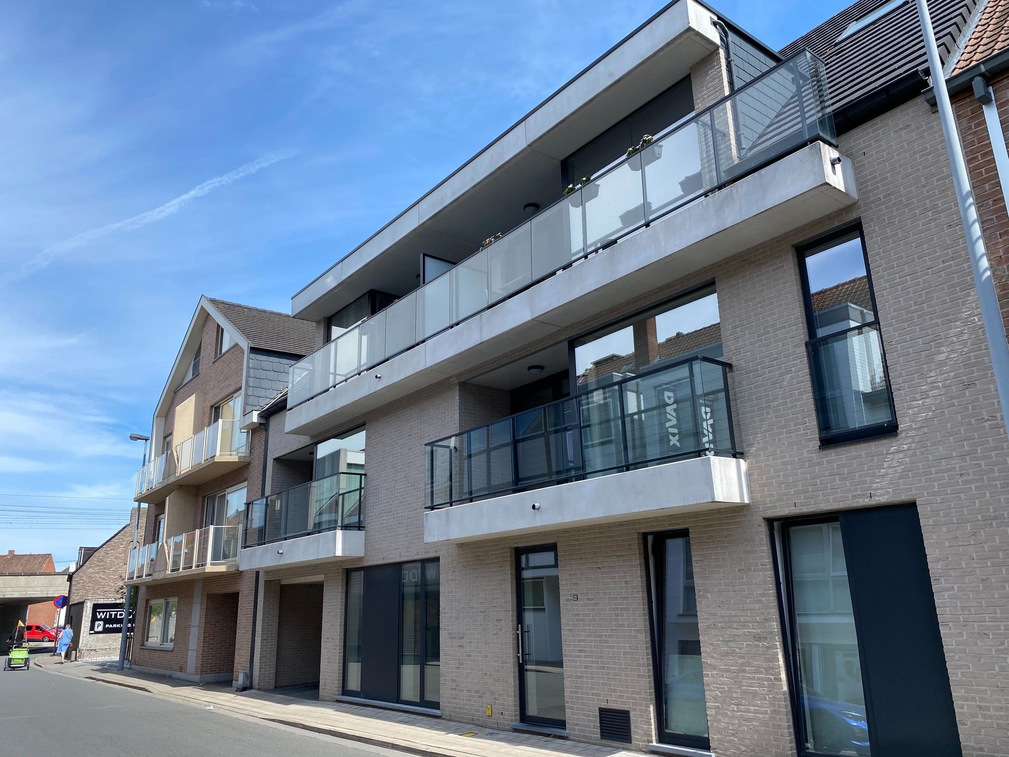 Mooi en instapklaar appartement met groot terras en garage  | nabij station foto 11