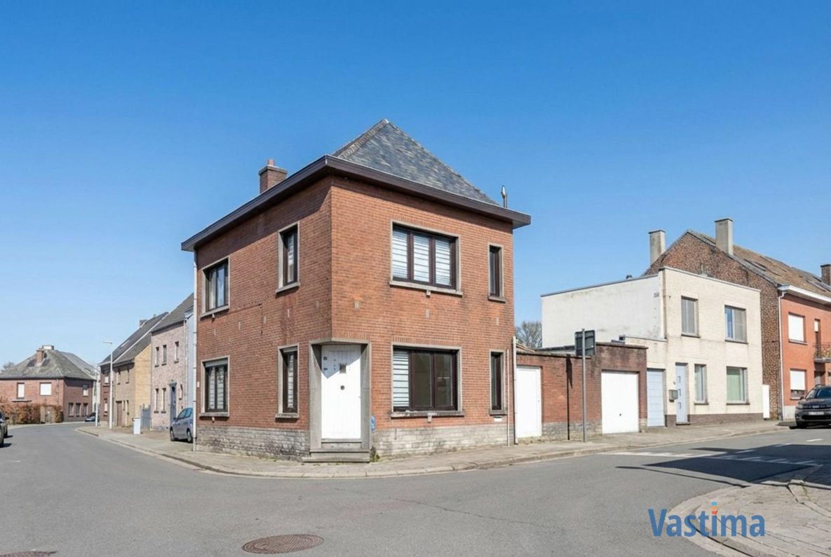 Hoofdfoto van de publicatie: Te renoveren gezinswoning met potentieel op een gunstige locatie