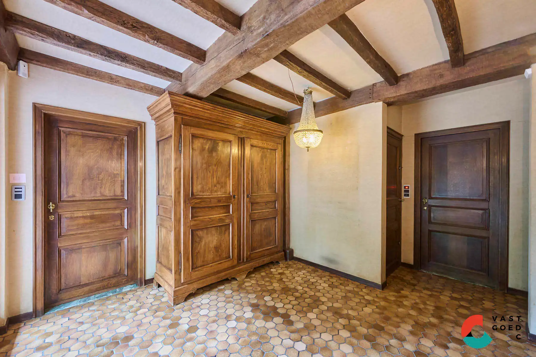 Knap landhuis op een bosrijk perceel van 58,63 are foto 12