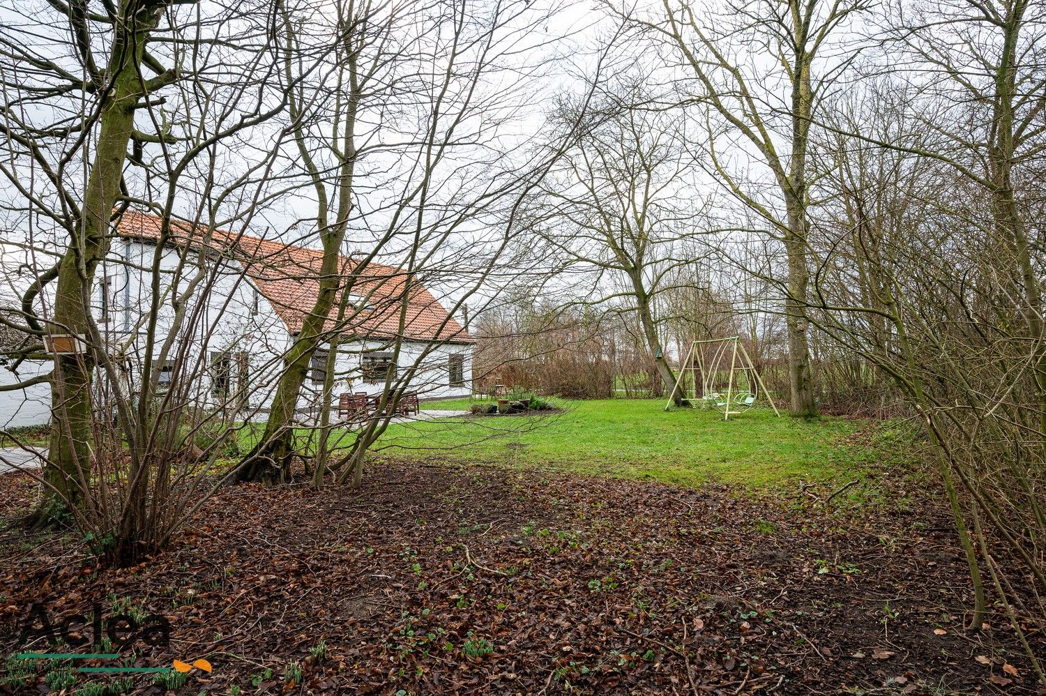 Landelijke woning op een groen ruim perceel foto 34