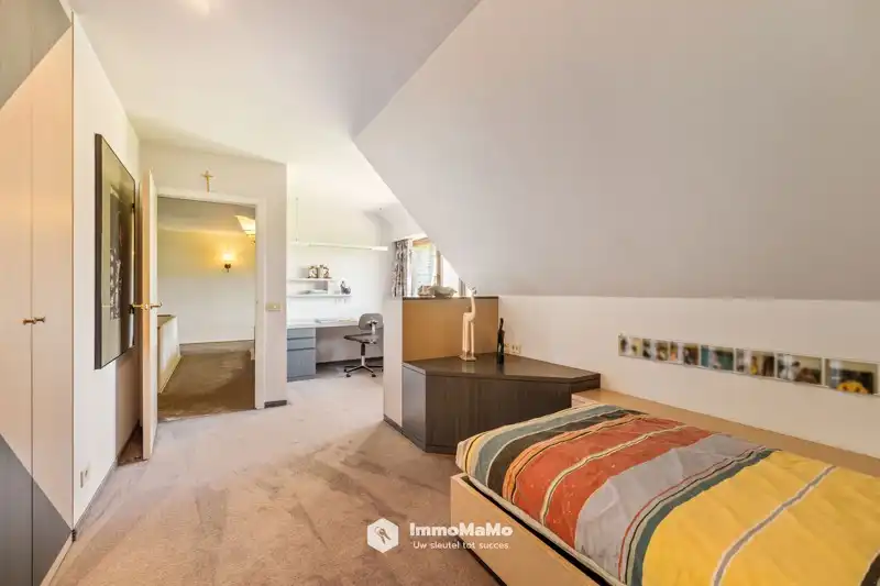 UNIEKE VILLA MET BINNENZWEMBAD EN PAARDENSTALLEN OP EEN TOPLOCATIE TE KOOP IN MENDONK (GENT) foto 37