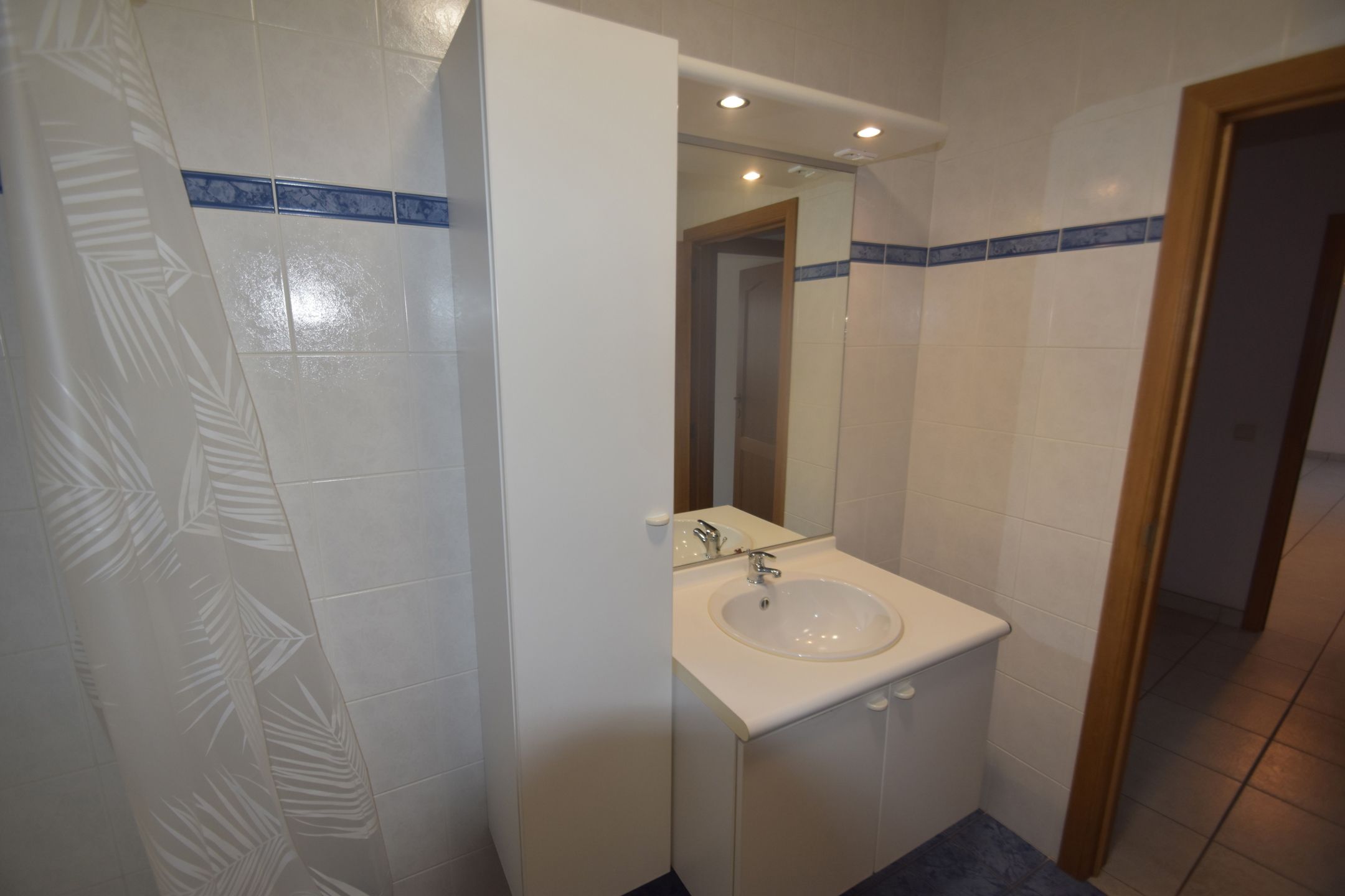 Nabij het station van D'monde gel., gelijkvl. 3 slpk-app. met 2 badk. en gar.  foto 22